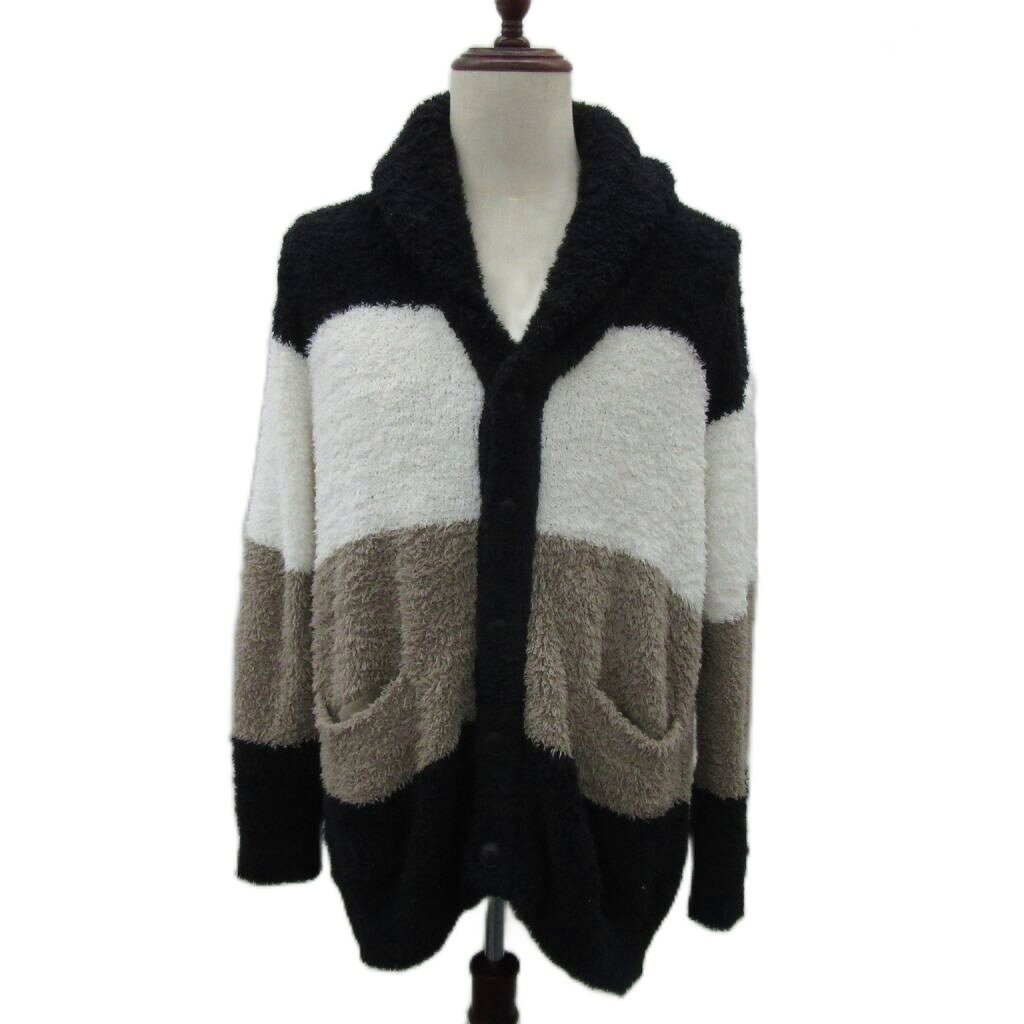 【中古】ジェラートピケ gelato pique ルームウェア ニットカーディガン L 黒 ブラック ボーダー柄 ショールカラー ミドル丈 /YS16 ■GY99 メンズ 【ベクトル 古着】 260507ブランドジェラートピケ gelato pique表記サイズL実寸サイズ肩幅：55cm　身幅：56cm　着丈：66cm　袖丈：60cm　　素材ポリエステル、ナイロン、ポリウレタン色黒仕様サイドポケット状態全体的に若干使用感がありますが、その他に目立ったダメージはなく、問題なくご使用いただける商品です。 ※あくまでも中古品ですので掲載写真や記載内容をご確認いただき、ご理解の上ご購入ください。備考株式会社マッシュスタイルラボ商品のお問い合わせの回答を休止しております。＊各商品ページの商品詳細等をご確認の上ご購入ください。【中古】ジェラートピケ gelato pique ルームウェア ニットカーディガン L 黒 ブラック ボーダー柄 ショールカラー ミドル丈 /YS16 ■GY99 メンズ 【ベクトル 古着】 260507状態ランク　”AB”詳細については、下記および「状態ランクについて」ページをご覧ください。未使用・新品の商品ほぼ新品同様の商品使用感が少なく、かなり状態の良い商品使用感はあるが、傷や汚れの少ない商品使用感の他、傷や汚れが見られる商品かなり大きな傷みがある難あり商品※S〜CランクはUSED品となりますので、使用感をご理解の上でご入札下さい。状態ランクについてinformationブランドジェラートピケ gelato pique表記サイズL実寸サイズ肩幅：55cm　身幅：56cm　着丈：66cm　袖丈：60cm　　素材ポリエステル、ナイロン、ポリウレタン色黒仕様サイドポケット状態全体的に若干使用感がありますが、その他に目立ったダメージはなく、問題なくご使用いただける商品です。 ※あくまでも中古品ですので掲載写真や記載内容をご確認いただき、ご理解の上ご購入ください。備考株式会社マッシュスタイルラボ商品のお問い合わせの回答を休止しております。＊各商品ページの商品詳細等をご確認の上ご購入ください。本商品は一点物です他サイトや店舗にて販売している商品です。多少のお時間差にて欠品になることもございます。予めご了承頂ますようお願い致します。ベクトル・サイズガイドはこちらこの商品と同じブランドの商品を見る