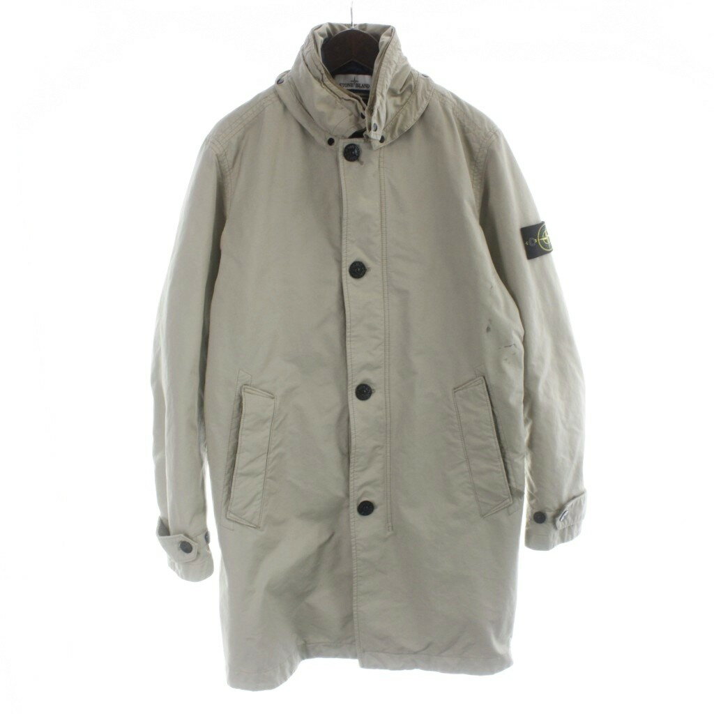 【中古】ストーンアイランド STONE ISLAND ジャケット フード内蔵型 コート ダウンライナー付き L ベージュ /MW ■GY17 メンズ 【ベクトル 古着】 260415ブランドストーンアイランド STONE ISLAND表記サイズL実寸サイズ肩幅：46cm　身幅：56cm　着丈：90cm　袖丈：66cm　　素材本体 表地 ポリエステル、ナイロン ライナー 表地 ナイロン 裏地 ナイロン 中綿 ダウン、フェザー色ベージュ仕様フード内蔵型状態首元付近や表地、裏地に汚れがございます。 ※全体的に中古品としての使用感と上記のようなダメージがありますが、通常使用には支障のない商品です。掲載写真や記載内容をご確認いただき、ご理解の上ご購入ください。備考品番 631570649 （株）豊田貿易商品のお問い合わせの回答を休止しております。＊各商品ページの商品詳細等をご確認の上ご購入ください。【中古】ストーンアイランド STONE ISLAND ジャケット フード内蔵型 コート ダウンライナー付き L ベージュ /MW ■GY17 メンズ 【ベクトル 古着】 260415状態ランク　”B”詳細については、下記および「状態ランクについて」ページをご覧ください。未使用・新品の商品ほぼ新品同様の商品使用感が少なく、かなり状態の良い商品使用感はあるが、傷や汚れの少ない商品使用感の他、傷や汚れが見られる商品かなり大きな傷みがある難あり商品※S〜CランクはUSED品となりますので、使用感をご理解の上でご入札下さい。状態ランクについてinformationブランドストーンアイランド STONE ISLAND表記サイズL実寸サイズ肩幅：46cm　身幅：56cm　着丈：90cm　袖丈：66cm　　素材本体 表地 ポリエステル、ナイロン ライナー 表地 ナイロン 裏地 ナイロン 中綿 ダウン、フェザー色ベージュ仕様フード内蔵型状態首元付近や表地、裏地に汚れがございます。 ※全体的に中古品としての使用感と上記のようなダメージがありますが、通常使用には支障のない商品です。掲載写真や記載内容をご確認いただき、ご理解の上ご購入ください。備考品番 631570649 （株）豊田貿易商品のお問い合わせの回答を休止しております。＊各商品ページの商品詳細等をご確認の上ご購入ください。本商品は一点物です他サイトや店舗にて販売している商品です。多少のお時間差にて欠品になることもございます。予めご了承頂ますようお願い致します。ベクトル・サイズガイドはこちらこの商品と同じブランドの商品を見る
