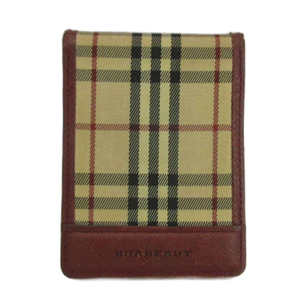 【中古】バーバリー BURBERRY カードケース パスケース 定期入れ 二つ折り キャンバス レザー ノバチェック ロゴ ボルドー ベージュ /XZ ■GY11 メンズ レディース 【ベクトル 古着】 260519ブランドバーバリー BURBERRY実寸サイズヨコ：7cm　タテ：9.5cm　マチ：-cm　　素材キャンバス レザー色ボルドー ベージュ仕様カード入れ×4状態全体的に使用感があり、スレや汚れ、クリア部分に小キズが見られます。 ※全体的に中古品としての使用感と上記のようなダメージがありますが、通常使用には支障のない商品です。掲載写真や記載内容をご確認いただき、ご理解の上ご購入ください。付属品付属品なし商品のお問い合わせの回答を休止しております。＊各商品ページの商品詳細等をご確認の上ご購入ください。【中古】バーバリー BURBERRY カードケース パスケース 定期入れ 二つ折り キャンバス レザー ノバチェック ロゴ ボルドー ベージュ /XZ ■GY11 メンズ レディース 【ベクトル 古着】 260519状態ランク　”B”詳細については、下記および「状態ランクについて」ページをご覧ください。未使用・新品の商品ほぼ新品同様の商品使用感が少なく、かなり状態の良い商品使用感はあるが、傷や汚れの少ない商品使用感の他、傷や汚れが見られる商品かなり大きな傷みがある難あり商品※S〜CランクはUSED品となりますので、使用感をご理解の上でご入札下さい。状態ランクについてinformationブランドバーバリー BURBERRY実寸サイズヨコ：7cm　タテ：9.5cm　マチ：-cm　　素材キャンバス レザー色ボルドー ベージュ仕様カード入れ×4状態全体的に使用感があり、スレや汚れ、クリア部分に小キズが見られます。 ※全体的に中古品としての使用感と上記のようなダメージがありますが、通常使用には支障のない商品です。掲載写真や記載内容をご確認いただき、ご理解の上ご購入ください。付属品付属品なし商品のお問い合わせの回答を休止しております。＊各商品ページの商品詳細等をご確認の上ご購入ください。本商品は一点物です他サイトや店舗にて販売している商品です。多少のお時間差にて欠品になることもございます。予めご了承頂ますようお願い致します。ベクトル・サイズガイドはこちらこの商品と同じブランドの商品を見る