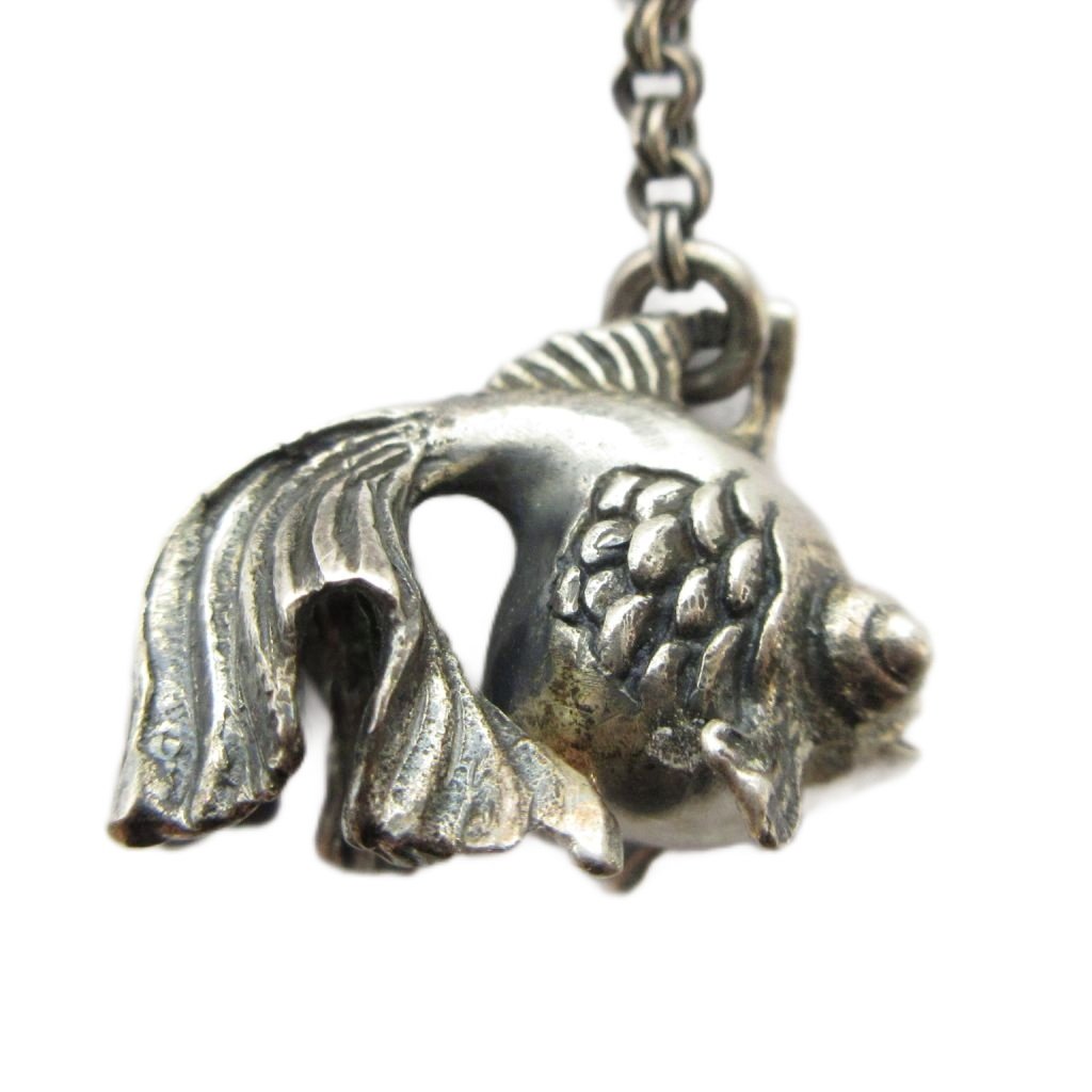【中古】かすう工房 ネックレス ペンダント トップのみ アクセサリー 金魚 シルバ...