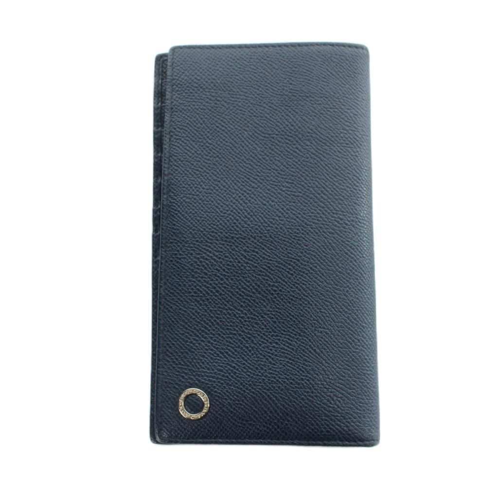 【中古】ブルガリ BVLGARI 長財布 ウォッチ ロゴ レザー 紺 ネイビー ■GY11 /MQ ■OH メンズ 【ベクトル 古着】 260603ブランドブルガリ BVLGARI表記サイズ実寸サイズをご参考ください。実寸サイズヨコ：約9.5cm　タテ：約18cm　マチ：約1.5cm　　素材レザー色紺 ネイビー状態小銭入れの黒ずみがございますが、その他に目立ったダメージはなく、問題なくご使用いただける商品です。 ※あくまでも中古品ですので掲載写真や記載内容をご確認いただき、ご理解の上ご購入ください。備考型番 なし商品のお問い合わせの回答を休止しております。＊各商品ページの商品詳細等をご確認の上ご購入ください。【中古】ブルガリ BVLGARI 長財布 ウォッチ ロゴ レザー 紺 ネイビー ■GY11 /MQ ■OH メンズ 【ベクトル 古着】 260603状態ランク　”AB”詳細については、下記および「状態ランクについて」ページをご覧ください。未使用・新品の商品ほぼ新品同様の商品使用感が少なく、かなり状態の良い商品使用感はあるが、傷や汚れの少ない商品使用感の他、傷や汚れが見られる商品かなり大きな傷みがある難あり商品※S〜CランクはUSED品となりますので、使用感をご理解の上でご入札下さい。状態ランクについてinformationブランドブルガリ BVLGARI表記サイズ実寸サイズをご参考ください。実寸サイズヨコ：約9.5cm　タテ：約18cm　マチ：約1.5cm　　素材レザー色紺 ネイビー状態小銭入れの黒ずみがございますが、その他に目立ったダメージはなく、問題なくご使用いただける商品です。 ※あくまでも中古品ですので掲載写真や記載内容をご確認いただき、ご理解の上ご購入ください。備考型番 なし商品のお問い合わせの回答を休止しております。＊各商品ページの商品詳細等をご確認の上ご購入ください。本商品は一点物です他サイトや店舗にて販売している商品です。多少のお時間差にて欠品になることもございます。予めご了承頂ますようお願い致します。ベクトル・サイズガイドはこちらこの商品と同じブランドの商品を見る