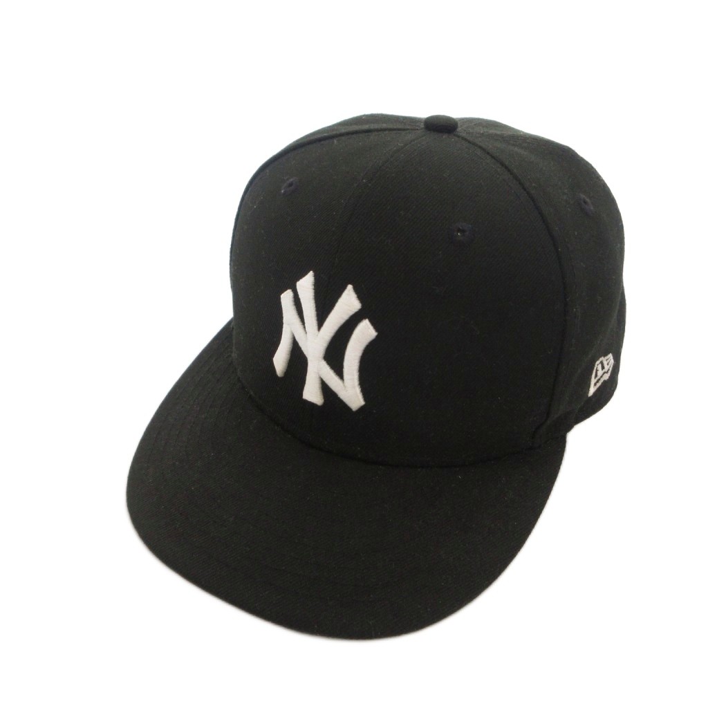 【中古】ニューエラ NEW ERA 9FIFTY ヤンキース 帽子 キャップ ロゴ 刺繍 黒 ブラック /FF ■GY12 メンズ 【ベクトル 古着】 260706ブランドニューエラ NEW ERA実寸サイズつば：7cm　頭周り：56cm　　素材本体 つば ポリエステル つば裏 綿 刺繍 ポリエステル色黒 ブラック 状態・内側額汚れ ・全体擦れ ※全体的に中古品としての使用感とダメージがありますが、通常使用には支障のない商品です。 掲載写真や記載内容をご確認いただき、ご理解の上ご購入ください。備考こちらのお品物は店舗で保管しておらず、店頭販売出来かねます。（※お取り寄せも出来かねます）商品のお問い合わせの回答を休止しております。＊各商品ページの商品詳細等をご確認の上ご購入ください。【中古】ニューエラ NEW ERA 9FIFTY ヤンキース 帽子 キャップ ロゴ 刺繍 黒 ブラック /FF ■GY12 メンズ 【ベクトル 古着】 260706状態ランク　”B”詳細については、下記および「状態ランクについて」ページをご覧ください。未使用・新品の商品ほぼ新品同様の商品使用感が少なく、かなり状態の良い商品使用感はあるが、傷や汚れの少ない商品使用感の他、傷や汚れが見られる商品かなり大きな傷みがある難あり商品※S〜CランクはUSED品となりますので、使用感をご理解の上でご入札下さい。状態ランクについてinformationブランドニューエラ NEW ERA実寸サイズつば：7cm　頭周り：56cm　　素材本体 つば ポリエステル つば裏 綿 刺繍 ポリエステル色黒 ブラック 状態・内側額汚れ ・全体擦れ ※全体的に中古品としての使用感とダメージがありますが、通常使用には支障のない商品です。 掲載写真や記載内容をご確認いただき、ご理解の上ご購入ください。備考こちらのお品物は店舗で保管しておらず、店頭販売出来かねます。（※お取り寄せも出来かねます）商品のお問い合わせの回答を休止しております。＊各商品ページの商品詳細等をご確認の上ご購入ください。本商品は一点物です他サイトや店舗にて販売している商品です。多少のお時間差にて欠品になることもございます。予めご了承頂ますようお願い致します。ベクトル・サイズガイドはこちらこの商品と同じブランドの商品を見る