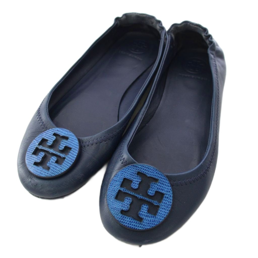 【中古】トリーバーチ TORY BURCH ミニー トラベルバレエフラット パンプス バレエシューズ ロゴ レザー 5M 紺 ネイビー 青 ブルー /TK ■GY11 レディース 【ベクトル 古着】 260716ブランドトリーバーチ TORY BURCH表記サイズ5M実寸サイズヒールの高さ：0.5cm　最大幅：8.5cm　　素材レザー色紺 ネイビー 青 ブルー状態型崩れ、かかと内側に毛羽立ち、全体的に擦れ、トップリフトに擦り減りがありますが、その他に目立ったダメージはなく、問題なくご使用いただける商品です。 ※あくまでも中古品ですので掲載写真や記載内容をご確認いただき、ご理解の上ご購入ください。商品のお問い合わせの回答を休止しております。＊各商品ページの商品詳細等をご確認の上ご購入ください。【中古】トリーバーチ TORY BURCH ミニー トラベルバレエフラット パンプス バレエシューズ ロゴ レザー 5M 紺 ネイビー 青 ブルー /TK ■GY11 レディース 【ベクトル 古着】 260716状態ランク　”AB”詳細については、下記および「状態ランクについて」ページをご覧ください。未使用・新品の商品ほぼ新品同様の商品使用感が少なく、かなり状態の良い商品使用感はあるが、傷や汚れの少ない商品使用感の他、傷や汚れが見られる商品かなり大きな傷みがある難あり商品※S〜CランクはUSED品となりますので、使用感をご理解の上でご入札下さい。状態ランクについてinformationブランドトリーバーチ TORY BURCH表記サイズ5M実寸サイズヒールの高さ：0.5cm　最大幅：8.5cm　　素材レザー色紺 ネイビー 青 ブルー状態型崩れ、かかと内側に毛羽立ち、全体的に擦れ、トップリフトに擦り減りがありますが、その他に目立ったダメージはなく、問題なくご使用いただける商品です。 ※あくまでも中古品ですので掲載写真や記載内容をご確認いただき、ご理解の上ご購入ください。商品のお問い合わせの回答を休止しております。＊各商品ページの商品詳細等をご確認の上ご購入ください。本商品は一点物です他サイトや店舗にて販売している商品です。多少のお時間差にて欠品になることもございます。予めご了承頂ますようお願い致します。ベクトル・サイズガイドはこちらこの商品と同じブランドの商品を見る