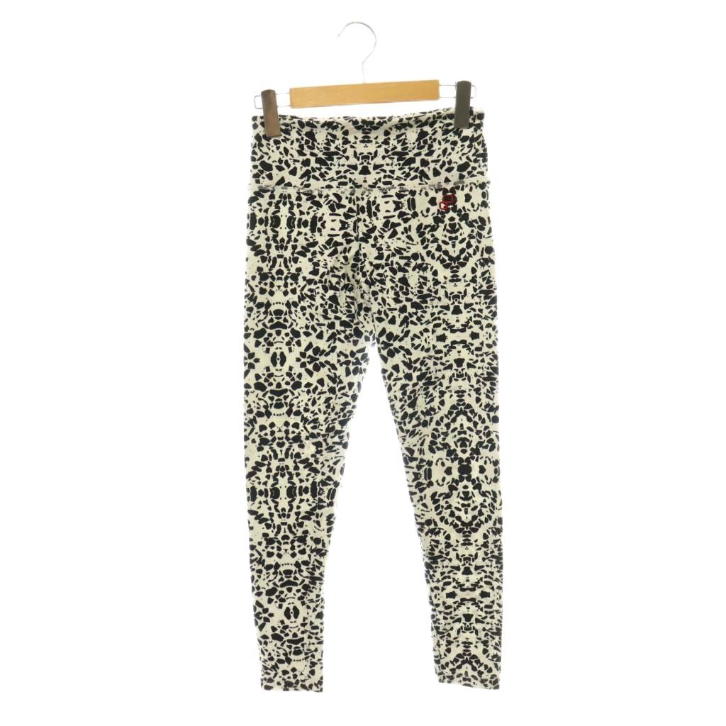【中古】ビパッチ Bepatch モノクロスポット柄ヨガレギンス ストレッチ 黒 白 /CX ■GY06 レディース 【ベクトル 古着】 260810表記サイズサイズ表記なし(実寸サイズをご参考ください。)実寸サイズウエスト：62cm　もも幅：20cm　裾幅：9cm　股上：21cm　股下：61cm　　素材不明です色黒 ブラック、白 ホワイト状態全体に毛羽立ちが見られますが、その他に目立ったダメージはなく、問題なくご使用いただける商品です。 ※あくまでも中古品ですので掲載写真や記載内容をご確認いただき、ご理解の上ご購入ください。備考・品質タグなし商品のお問い合わせの回答を休止しております。＊各商品ページの商品詳細等をご確認の上ご購入ください。【中古】ビパッチ Bepatch モノクロスポット柄ヨガレギンス ストレッチ 黒 白 /CX ■GY06 レディース 【ベクトル 古着】 260810状態ランク　”AB”詳細については、下記および「状態ランクについて」ページをご覧ください。未使用・新品の商品ほぼ新品同様の商品使用感が少なく、かなり状態の良い商品使用感はあるが、傷や汚れの少ない商品使用感の他、傷や汚れが見られる商品かなり大きな傷みがある難あり商品※S〜CランクはUSED品となりますので、使用感をご理解の上でご入札下さい。状態ランクについてinformation表記サイズサイズ表記なし(実寸サイズをご参考ください。)実寸サイズウエスト：62cm　もも幅：20cm　裾幅：9cm　股上：21cm　股下：61cm　　素材不明です色黒 ブラック、白 ホワイト状態全体に毛羽立ちが見られますが、その他に目立ったダメージはなく、問題なくご使用いただける商品です。 ※あくまでも中古品ですので掲載写真や記載内容をご確認いただき、ご理解の上ご購入ください。備考・品質タグなし商品のお問い合わせの回答を休止しております。＊各商品ページの商品詳細等をご確認の上ご購入ください。本商品は一点物です他サイトや店舗にて販売している商品です。多少のお時間差にて欠品になることもございます。予めご了承頂ますようお願い致します。ベクトル・サイズガイドはこちらこの商品と同じブランドの商品を見る