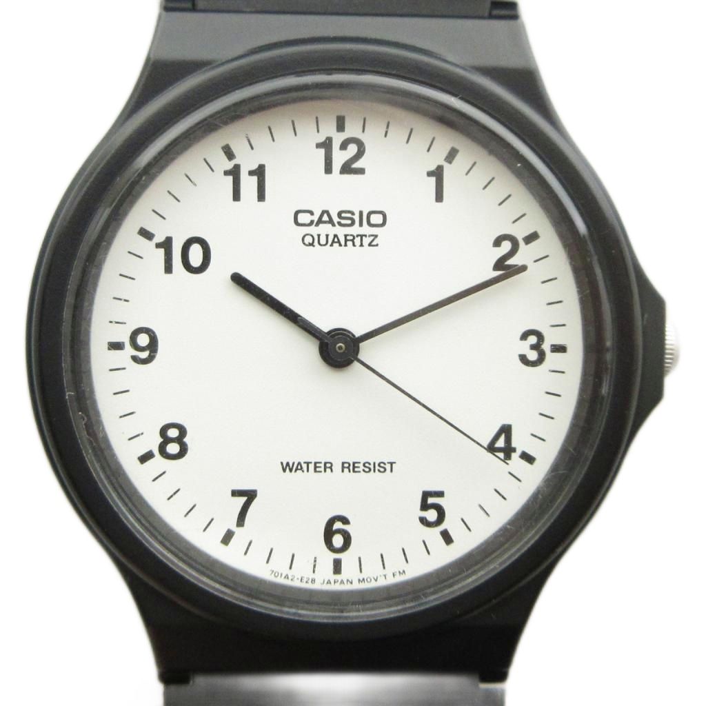 【中古】カシオ CASIO MQ-24 腕時計 クォーツ ウォッチ 白文字盤 ロゴ 黒 ブラック ■GY11 /MQ メンズ 【ベクトル 古着】 260824ブランドカシオ CASIO表記サイズ実寸サイズをご参考ください。実寸サイズバンド幅：約1.7cm　腕周り：約14-21.5cm　ケース・タテ：約32mm　ケース・ヨコ（リューズは除く）：約35mm　　素材※詳細不明のため掲載の写真をご確認いただいた上でご検討ください。色黒 ブラック状態風防、ケースに傷がございますが、その他に目立ったダメージはなく、問題なくご使用いただける商品です。 ※あくまでも中古品ですので掲載写真や記載内容をご確認いただき、ご理解の上ご購入ください。備考型番 MQ-24 2026/8/24動作確認済 OH期不明商品のお問い合わせの回答を休止しております。＊各商品ページの商品詳細等をご確認の上ご購入ください。【中古】カシオ CASIO MQ-24 腕時計 クォーツ ウォッチ 白文字盤 ロゴ 黒 ブラック ■GY11 /MQ メンズ 【ベクトル 古着】 260824状態ランク　”AB”詳細については、下記および「状態ランクについて」ページをご覧ください。未使用・新品の商品ほぼ新品同様の商品使用感が少なく、かなり状態の良い商品使用感はあるが、傷や汚れの少ない商品使用感の他、傷や汚れが見られる商品かなり大きな傷みがある難あり商品※S〜CランクはUSED品となりますので、使用感をご理解の上でご入札下さい。状態ランクについてinformationブランドカシオ CASIO表記サイズ実寸サイズをご参考ください。実寸サイズバンド幅：約1.7cm　腕周り：約14-21.5cm　ケース・タテ：約32mm　ケース・ヨコ（リューズは除く）：約35mm　　素材※詳細不明のため掲載の写真をご確認いただいた上でご検討ください。色黒 ブラック状態風防、ケースに傷がございますが、その他に目立ったダメージはなく、問題なくご使用いただける商品です。 ※あくまでも中古品ですので掲載写真や記載内容をご確認いただき、ご理解の上ご購入ください。備考型番 MQ-24 2026/8/24動作確認済 OH期不明商品のお問い合わせの回答を休止しております。＊各商品ページの商品詳細等をご確認の上ご購入ください。本商品は一点物です他サイトや店舗にて販売している商品です。多少のお時間差にて欠品になることもございます。予めご了承頂ますようお願い致します。ベクトル・サイズガイドはこちらこの商品と同じブランドの商品を見る