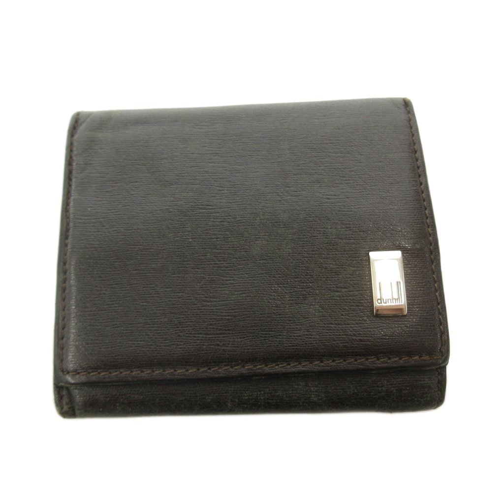 【中古】ダンヒル dunhill 小銭入れ コインケース レザー ロゴプレート 茶 ブラウン /FF ■GY11 メンズ 【ベクトル 古着】 261019ブランドダンヒル dunhill実寸サイズヨコ：9.5cm　タテ：8cm　マチ：0.5cm　　素材レザー色茶 ブラウン 状態・全体擦れ、傷 ※全体的に中古品としての使用感とダメージがありますが、通常使用には支障のない商品です。 掲載写真や記載内容をご確認いただき、ご理解の上ご購入ください。付属品ギャランティカード備考こちらのお品物は店舗で保管しておらず、店頭販売出来かねます。（※お取り寄せも出来かねます）商品のお問い合わせの回答を休止しております。＊各商品ページの商品詳細等をご確認の上ご購入ください。【中古】ダンヒル dunhill 小銭入れ コインケース レザー ロゴプレート 茶 ブラウン /FF ■GY11 メンズ 【ベクトル 古着】 261019状態ランク　”B”詳細については、下記および「状態ランクについて」ページをご覧ください。未使用・新品の商品ほぼ新品同様の商品使用感が少なく、かなり状態の良い商品使用感はあるが、傷や汚れの少ない商品使用感の他、傷や汚れが見られる商品かなり大きな傷みがある難あり商品※S〜CランクはUSED品となりますので、使用感をご理解の上でご入札下さい。状態ランクについてinformationブランドダンヒル dunhill実寸サイズヨコ：9.5cm　タテ：8cm　マチ：0.5cm　　素材レザー色茶 ブラウン 状態・全体擦れ、傷 ※全体的に中古品としての使用感とダメージがありますが、通常使用には支障のない商品です。 掲載写真や記載内容をご確認いただき、ご理解の上ご購入ください。付属品ギャランティカード備考こちらのお品物は店舗で保管しておらず、店頭販売出来かねます。（※お取り寄せも出来かねます）商品のお問い合わせの回答を休止しております。＊各商品ページの商品詳細等をご確認の上ご購入ください。本商品は一点物です他サイトや店舗にて販売している商品です。多少のお時間差にて欠品になることもございます。予めご了承頂ますようお願い致します。ベクトル・サイズガイドはこちらこの商品と同じブランドの商品を見る
