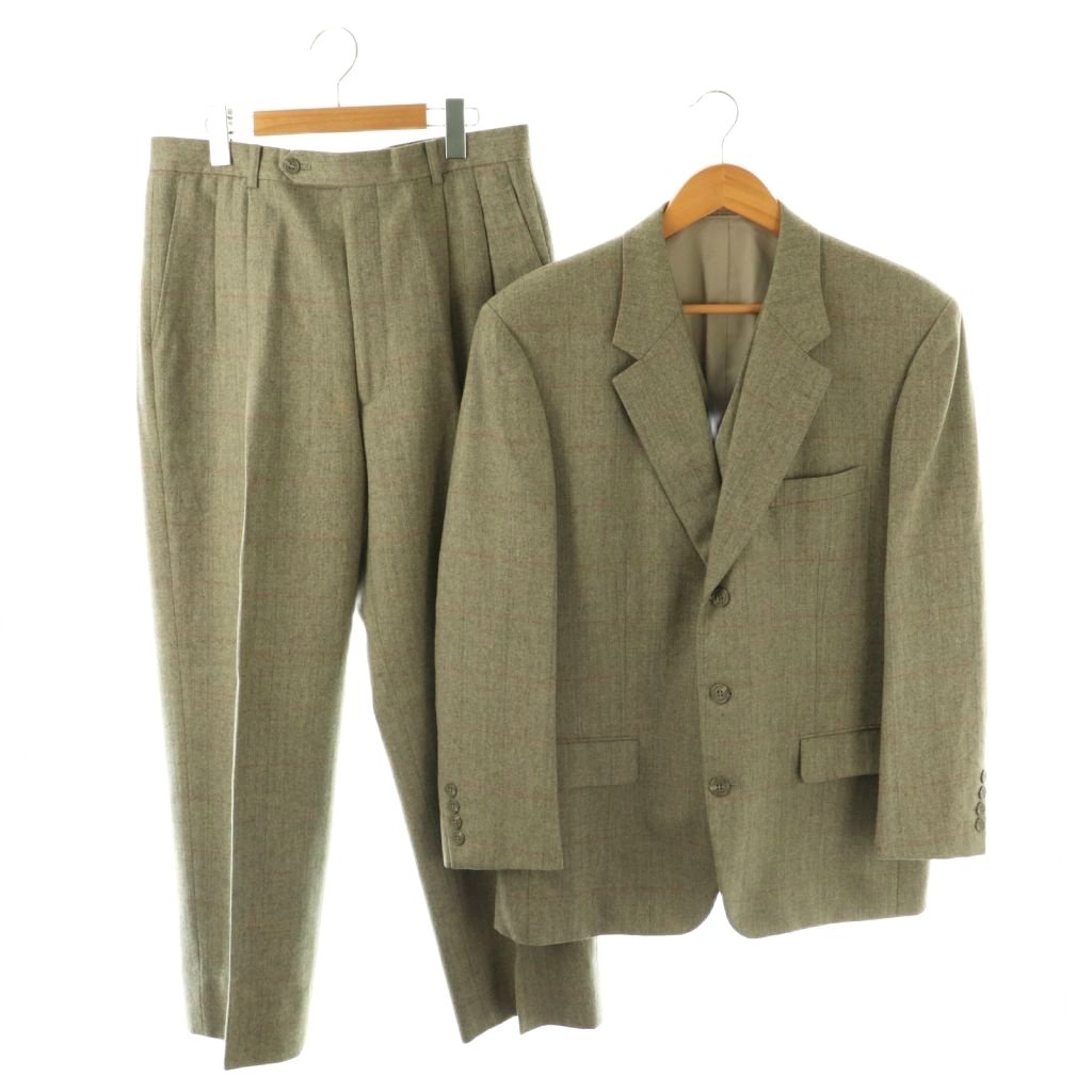 【中古】クリスチャンディオール Christian Dior MONSIEUR スーツ 3ピース テーラードジャケット ベスト AB-5 グレー マルチカラー /ES ■GY06 メンズ 【ベクトル 古着】 260423ブランドクリスチャンディオール Christian Dior表記サイズAB-5実寸サイズジャケット 肩幅：46cm　ジャケット 身幅：57cm　ジャケット 袖丈：58cm　ジャケット 着丈：73cm　パンツ ウエスト：82cm　パンツ もも幅：34cm　パンツ 裾幅：24cm　パンツ 股上：32cm　パンツ 股下：72cm　ベスト/　身幅48cm　着丈56cm　素材表:毛 裏:キュプラ、ポリエステル色グレー マルチカラー状態所々に濃淡複数の汚れがありますが、まだまだご使用いただける商品です。 ※あくまでも中古品ですので掲載写真や記載内容をご確認いただき、ご理解の上ご購入ください。備考・Y-TK-03 ・1100SP商品のお問い合わせの回答を休止しております。＊各商品ページの商品詳細等をご確認の上ご購入ください。【中古】クリスチャンディオール Christian Dior MONSIEUR スーツ 3ピース テーラードジャケット ベスト AB-5 グレー マルチカラー /ES ■GY06 メンズ 【ベクトル 古着】 260423状態ランク　”AB”詳細については、下記および「状態ランクについて」ページをご覧ください。未使用・新品の商品ほぼ新品同様の商品使用感が少なく、かなり状態の良い商品使用感はあるが、傷や汚れの少ない商品使用感の他、傷や汚れが見られる商品かなり大きな傷みがある難あり商品※S〜CランクはUSED品となりますので、使用感をご理解の上でご入札下さい。状態ランクについてinformationブランドクリスチャンディオール Christian Dior表記サイズAB-5実寸サイズジャケット 肩幅：46cm　ジャケット 身幅：57cm　ジャケット 袖丈：58cm　ジャケット 着丈：73cm　パンツ ウエスト：82cm　パンツ もも幅：34cm　パンツ 裾幅：24cm　パンツ 股上：32cm　パンツ 股下：72cm　ベスト/　身幅48cm　着丈56cm　素材表:毛 裏:キュプラ、ポリエステル色グレー マルチカラー状態所々に濃淡複数の汚れがありますが、まだまだご使用いただける商品です。 ※あくまでも中古品ですので掲載写真や記載内容をご確認いただき、ご理解の上ご購入ください。備考・Y-TK-03 ・1100SP商品のお問い合わせの回答を休止しております。＊各商品ページの商品詳細等をご確認の上ご購入ください。本商品は一点物です他サイトや店舗にて販売している商品です。多少のお時間差にて欠品になることもございます。予めご了承頂ますようお願い致します。ベクトル・サイズガイドはこちらこの商品と同じブランドの商品を見る