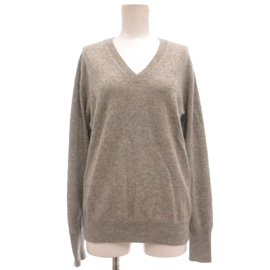 【中古】ユニクロ UNIQLO 美品 20AW カシミヤVネックセーター ニット 長袖 S グレー /MG レディース 【ベクトル 古着】 260511ブランドユニクロ UNIQLO表記サイズS 実寸サイズ肩幅：40cm　身幅：49cm　着丈：63cm　袖丈：59cm　　素材カシミヤ色グレー状態使用感が少なく、かなり状態の良い商品です。 ※あくまでも中古品ですので掲載写真や記載内容をご確認いただき、ご理解の上ご購入ください。付属品付属品なし、写真に写っている物が全てです。備考株式会社ユニクロ 品番 428865 こちらのお品物は店舗で保管しておらず、店頭販売出来かねます。（※お取り寄せも出来かねます）商品のお問い合わせの回答を休止しております。＊各商品ページの商品詳細等をご確認の上ご購入ください。【中古】ユニクロ UNIQLO 美品 20AW カシミヤVネックセーター ニット 長袖 S グレー /MG レディース 【ベクトル 古着】 260511状態ランク　”A”詳細については、下記および「状態ランクについて」ページをご覧ください。未使用・新品の商品ほぼ新品同様の商品使用感が少なく、かなり状態の良い商品使用感はあるが、傷や汚れの少ない商品使用感の他、傷や汚れが見られる商品かなり大きな傷みがある難あり商品※S〜CランクはUSED品となりますので、使用感をご理解の上でご入札下さい。状態ランクについてinformationブランドユニクロ UNIQLO表記サイズS 実寸サイズ肩幅：40cm　身幅：49cm　着丈：63cm　袖丈：59cm　　素材カシミヤ色グレー状態使用感が少なく、かなり状態の良い商品です。 ※あくまでも中古品ですので掲載写真や記載内容をご確認いただき、ご理解の上ご購入ください。付属品付属品なし、写真に写っている物が全てです。備考株式会社ユニクロ 品番 428865 こちらのお品物は店舗で保管しておらず、店頭販売出来かねます。（※お取り寄せも出来かねます）商品のお問い合わせの回答を休止しております。＊各商品ページの商品詳細等をご確認の上ご購入ください。本商品は一点物です他サイトや店舗にて販売している商品です。多少のお時間差にて欠品になることもございます。予めご了承頂ますようお願い致します。ベクトル・サイズガイドはこちらこの商品と同じブランドの商品を見る