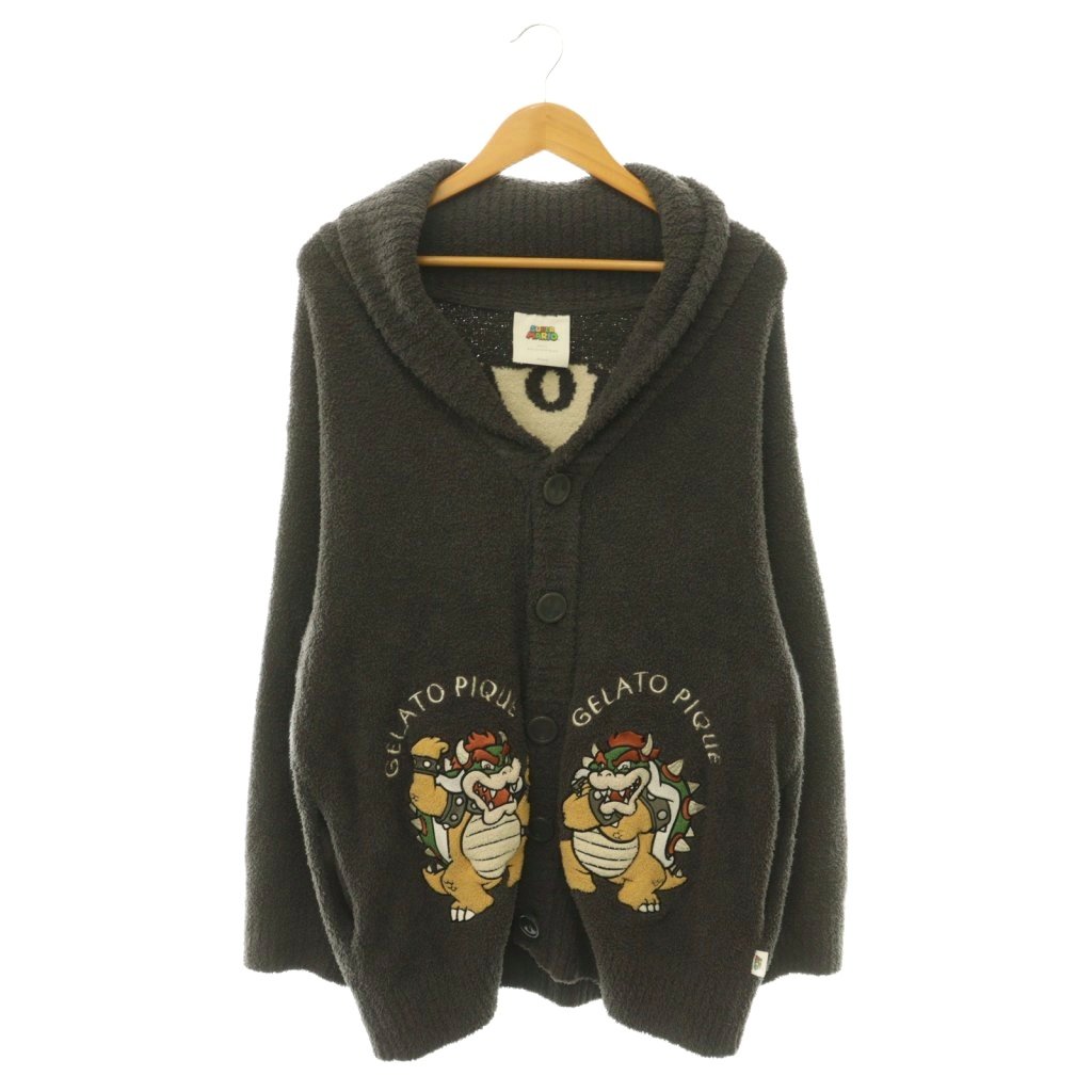 【中古】ジェラートピケ gelato pique SUPERMARIO ベビモコジャガードショールカーディガン クッパ ルームウエア M-L グレー マルチカラー /CX メンズ レディース 【ベクトル 古着】 260713ブランドジェラートピケ gelato pique表記サイズM-L実寸サイズ肩幅：60cm　身幅：58cm　着丈：70cm　袖丈：56cm　　素材ポリエステル リブ部分：ポリエステル、ポリウレタン色グレー、マルチカラー状態使用感が少なく、かなり状態の良い商品です。 ※あくまでも中古品ですので掲載写真や記載内容をご確認いただき、ご理解の上ご購入ください。備考・品番OUNT241043商品のお問い合わせの回答を休止しております。＊各商品ページの商品詳細等をご確認の上ご購入ください。【中古】ジェラートピケ gelato pique SUPERMARIO ベビモコジャガードショールカーディガン クッパ ルームウエア M-L グレー マルチカラー /CX メンズ レディース 【ベクトル 古着】 260713状態ランク　”A”詳細については、下記および「状態ランクについて」ページをご覧ください。未使用・新品の商品ほぼ新品同様の商品使用感が少なく、かなり状態の良い商品使用感はあるが、傷や汚れの少ない商品使用感の他、傷や汚れが見られる商品かなり大きな傷みがある難あり商品※S〜CランクはUSED品となりますので、使用感をご理解の上でご入札下さい。状態ランクについてinformationブランドジェラートピケ gelato pique表記サイズM-L実寸サイズ肩幅：60cm　身幅：58cm　着丈：70cm　袖丈：56cm　　素材ポリエステル リブ部分：ポリエステル、ポリウレタン色グレー、マルチカラー状態使用感が少なく、かなり状態の良い商品です。 ※あくまでも中古品ですので掲載写真や記載内容をご確認いただき、ご理解の上ご購入ください。備考・品番OUNT241043商品のお問い合わせの回答を休止しております。＊各商品ページの商品詳細等をご確認の上ご購入ください。本商品は一点物です他サイトや店舗にて販売している商品です。多少のお時間差にて欠品になることもございます。予めご了承頂ますようお願い致します。ベクトル・サイズガイドはこちらこの商品と同じブランドの商品を見る