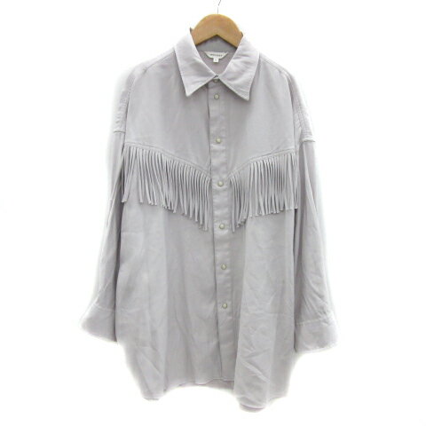【中古】マウジー moussy シャツ ブラウス 長袖 無地 フリンジ オーバーサイズ F ライトグレー /YS26 レディース 【ベクトル 古着】 240315ブランドマウジー moussy表記サイズF ※実寸サイズをご確認ください。実寸サイズ肩幅：59cm　身幅：72cm　着丈：85cm　袖丈：46cm　　素材レーヨン92％ ポリエステル8％色ライトグレー ※色に関してはこの商品の出品者の主観で判断しておりますので、カタログや正規カラーとは言いまわしが異なる場合があります。仕様左右袖口にボタン3つ 状態この商品には下記のようなダメージがあります。 ・後ろ衿に3ほどのオレンジ色のシミ汚れ ・衿裏地全体に黄ばみ ・右前身頃のフリンジ部分に3ほどの白い汚れ ・左前身頃にフリンジ部分にごくわずかなオレンジ色のシミ汚れ その他に目立ったダメージはなく、問題なくご使用いただける商品です。 ※あくまでも中古品ですので掲載写真や記載内容をご確認いただき、ご理解の上ご購入ください。商品のお問い合わせの回答を休止しております。＊各商品ページの商品詳細等をご確認の上ご購入ください。【中古】マウジー moussy シャツ ブラウス 長袖 無地 フリンジ オーバーサイズ F ライトグレー /YS26 レディース 【ベクトル 古着】 240315状態ランク　”AB”詳細については、下記および「状態ランクについて」ページをご覧ください。未使用・新品の商品ほぼ新品同様の商品使用感が少なく、かなり状態の良い商品使用感はあるが、傷や汚れの少ない商品使用感の他、傷や汚れが見られる商品かなり大きな傷みがある難あり商品※S〜CランクはUSED品となりますので、使用感をご理解の上でご入札下さい。状態ランクについてinformationブランドマウジー moussy表記サイズF ※実寸サイズをご確認ください。実寸サイズ肩幅：59cm　身幅：72cm　着丈：85cm　袖丈：46cm　　素材レーヨン92％ ポリエステル8％色ライトグレー ※色に関してはこの商品の出品者の主観で判断しておりますので、カタログや正規カラーとは言いまわしが異なる場合があります。仕様左右袖口にボタン3つ 状態この商品には下記のようなダメージがあります。 ・後ろ衿に3ほどのオレンジ色のシミ汚れ ・衿裏地全体に黄ばみ ・右前身頃のフリンジ部分に3ほどの白い汚れ ・左前身頃にフリンジ部分にごくわずかなオレンジ色のシミ汚れ その他に目立ったダメージはなく、問題なくご使用いただける商品です。 ※あくまでも中古品ですので掲載写真や記載内容をご確認いただき、ご理解の上ご購入ください。商品のお問い合わせの回答を休止しております。＊各商品ページの商品詳細等をご確認の上ご購入ください。本商品は一点物です他サイトや店舗にて販売している商品です。多少のお時間差にて欠品になることもございます。予めご了承頂ますようお願い致します。ベクトル・サイズガイドはこちらこの商品と同じブランドの商品を見る