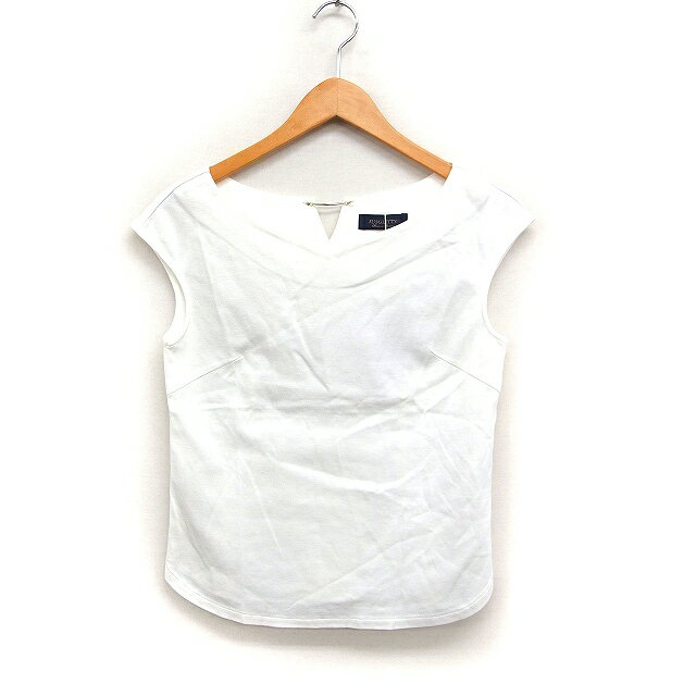 【中古】ジャスグリッティー JUSGLITTY パール装飾付き カットソー Vネック 無地 綿混 2 ホワイト 白 /FT10 レディース 【ベクトル 古着】 250929ブランドジャスグリッティー JUSGLITTY表記サイズ2実寸サイズ身幅：約40cm　着丈：約48cm　　素材レーヨン52％、綿48％色ホワイト ※色に関してはこの商品の出品者の主観で判断しておりますので、カタログや正規のカラーとは言い回しが異なる場合があります。仕様プルオーバー状態使用感が少なく、かなり状態の良い商品です。 ※あくまでも中古品ですので掲載写真や記載内容をご確認いただき、ご理解の上ご購入ください。商品のお問い合わせの回答を休止しております。＊各商品ページの商品詳細等をご確認の上ご購入ください。【中古】ジャスグリッティー JUSGLITTY パール装飾付き カットソー Vネック 無地 綿混 2 ホワイト 白 /FT10 レディース 【ベクトル 古着】 250929状態ランク　”A”詳細については、下記および「状態ランクについて」ページをご覧ください。未使用・新品の商品ほぼ新品同様の商品使用感が少なく、かなり状態の良い商品使用感はあるが、傷や汚れの少ない商品使用感の他、傷や汚れが見られる商品かなり大きな傷みがある難あり商品※S〜CランクはUSED品となりますので、使用感をご理解の上でご入札下さい。状態ランクについてinformationブランドジャスグリッティー JUSGLITTY表記サイズ2実寸サイズ身幅：約40cm　着丈：約48cm　　素材レーヨン52％、綿48％色ホワイト ※色に関してはこの商品の出品者の主観で判断しておりますので、カタログや正規のカラーとは言い回しが異なる場合があります。仕様プルオーバー状態使用感が少なく、かなり状態の良い商品です。 ※あくまでも中古品ですので掲載写真や記載内容をご確認いただき、ご理解の上ご購入ください。商品のお問い合わせの回答を休止しております。＊各商品ページの商品詳細等をご確認の上ご購入ください。本商品は一点物です他サイトや店舗にて販売している商品です。多少のお時間差にて欠品になることもございます。予めご了承頂ますようお願い致します。ベクトル・サイズガイドはこちらこの商品と同じブランドの商品を見る