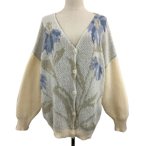 【中古】ネンネ nemne カーディガン ニット Vネック ジャガード 総柄 長袖 M 白 青 ホワイト ブルー レディース 【ベクトル 古着】 250805表記サイズM実寸サイズ身幅：66cm　着丈：58cm　ゆき丈：82cm　　素材ポリエステル100％色白 青 緑 ベージュ ※色に関しましては出品者の主観で判断しておりますので、カタログや正規カラーなどとは言い回し等が異なる場合がございます。状態右肘に毛羽立ちがあります。毛羽立ちは他にも複数あります。 左袖先にほつれがあります。 ご理解の上お買い求め下さいませ。商品のお問い合わせの回答を休止しております。＊各商品ページの商品詳細等をご確認の上ご購入ください。【中古】ネンネ nemne カーディガン ニット Vネック ジャガード 総柄 長袖 M 白 青 ホワイト ブルー レディース 【ベクトル 古着】 250805状態ランク　”AB”詳細については、下記および「状態ランクについて」ページをご覧ください。未使用・新品の商品ほぼ新品同様の商品使用感が少なく、かなり状態の良い商品使用感はあるが、傷や汚れの少ない商品使用感の他、傷や汚れが見られる商品かなり大きな傷みがある難あり商品※S〜CランクはUSED品となりますので、使用感をご理解の上でご入札下さい。状態ランクについてinformation表記サイズM実寸サイズ身幅：66cm　着丈：58cm　ゆき丈：82cm　　素材ポリエステル100％色白 青 緑 ベージュ ※色に関しましては出品者の主観で判断しておりますので、カタログや正規カラーなどとは言い回し等が異なる場合がございます。状態右肘に毛羽立ちがあります。毛羽立ちは他にも複数あります。 左袖先にほつれがあります。 ご理解の上お買い求め下さいませ。商品のお問い合わせの回答を休止しております。＊各商品ページの商品詳細等をご確認の上ご購入ください。本商品は一点物です他サイトや店舗にて販売している商品です。多少のお時間差にて欠品になることもございます。予めご了承頂ますようお願い致します。ベクトル・サイズガイドはこちらこの商品と同じブランドの商品を見る