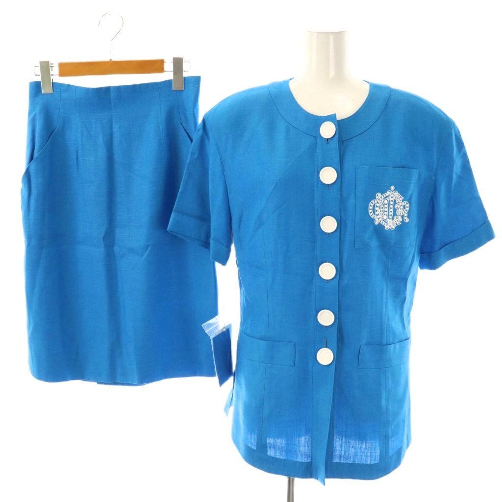 【中古】クリスチャンディオール Christian Dior ヴィンテージ マリン スーツ セットアップ ジャケット タイトスカート リネン混 11 ターコイズブルー /ES ■ レディース 【ベクトル 古着】 251009ブランドクリスチャンディオール Christian Dior表記サイズ11実寸サイズジャケット 肩幅：47cm　ジャケット 身幅：47cm　ジャケット 袖丈：21.5cm　ジャケット 着丈：70cm　スカート ウエスト：69cm　スカート ヒップ：96cm　スカート丈：56cm　　素材表地：レーヨン、麻 裏地：キュプラ色ターコイズブルー仕様・ジャケット/肩パッドあり（縫い付け）状態スカートの後ろ裾に、ごくわずかな薄茶色の汚れがありますが、使用感が少なく、状態の良い商品です。 ※あくまでも中古品ですので掲載写真や記載内容をご確認いただき、ご理解の上ご購入ください。備考・アパレルコード：Y-TK03 ・MD2VW0920商品のお問い合わせの回答を休止しております。＊各商品ページの商品詳細等をご確認の上ご購入ください。【中古】クリスチャンディオール Christian Dior ヴィンテージ マリン スーツ セットアップ ジャケット タイトスカート リネン混 11 ターコイズブルー /ES ■ レディース 【ベクトル 古着】 251009状態ランク　”A”詳細については、下記および「状態ランクについて」ページをご覧ください。未使用・新品の商品ほぼ新品同様の商品使用感が少なく、かなり状態の良い商品使用感はあるが、傷や汚れの少ない商品使用感の他、傷や汚れが見られる商品かなり大きな傷みがある難あり商品※S〜CランクはUSED品となりますので、使用感をご理解の上でご入札下さい。状態ランクについてinformationブランドクリスチャンディオール Christian Dior表記サイズ11実寸サイズジャケット 肩幅：47cm　ジャケット 身幅：47cm　ジャケット 袖丈：21.5cm　ジャケット 着丈：70cm　スカート ウエスト：69cm　スカート ヒップ：96cm　スカート丈：56cm　　素材表地：レーヨン、麻 裏地：キュプラ色ターコイズブルー仕様・ジャケット/肩パッドあり（縫い付け）状態スカートの後ろ裾に、ごくわずかな薄茶色の汚れがありますが、使用感が少なく、状態の良い商品です。 ※あくまでも中古品ですので掲載写真や記載内容をご確認いただき、ご理解の上ご購入ください。備考・アパレルコード：Y-TK03 ・MD2VW0920商品のお問い合わせの回答を休止しております。＊各商品ページの商品詳細等をご確認の上ご購入ください。本商品は一点物です他サイトや店舗にて販売している商品です。多少のお時間差にて欠品になることもございます。予めご了承頂ますようお願い致します。ベクトル・サイズガイドはこちらこの商品と同じブランドの商品を見る