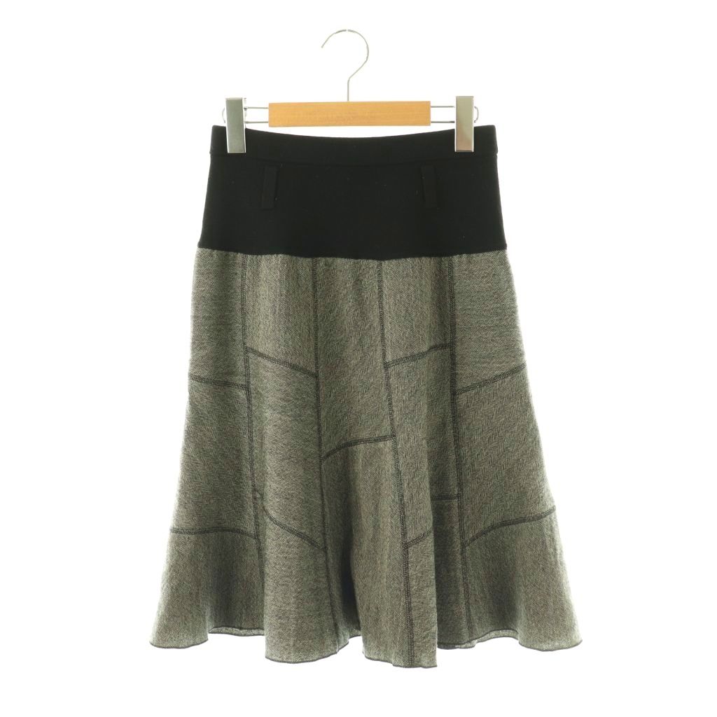 【中古】ソニア ソニアリキエル SONIA SONIA RYKIEL スカート ニット フレア 膝丈 38 ブラック グレー /HK ■ECC004 レディース 【ベクトル 古着】 260421ブランドソニア ソニアリキエル SONIA SONIA RYKIEL表記サイズ38実寸サイズウエスト：62cm　ヒップ：80cm　スカート丈：58cm　　素材表地：羊毛、ナイロン、カシミヤ、ポリウレタン ウエスト切替 上側：毛、ナイロン、ポリウレタン 下側：毛 裏地：ポリエステル色ブラック グレー状態使用感が少なく、かなり状態の良い商品です。 ※あくまでも中古品ですので掲載写真や記載内容をご確認いただき、ご理解の上ご購入ください。商品のお問い合わせの回答を休止しております。＊各商品ページの商品詳細等をご確認の上ご購入ください。【中古】ソニア ソニアリキエル SONIA SONIA RYKIEL スカート ニット フレア 膝丈 38 ブラック グレー /HK ■ECC004 レディース 【ベクトル 古着】 260421状態ランク　”A”詳細については、下記および「状態ランクについて」ページをご覧ください。未使用・新品の商品ほぼ新品同様の商品使用感が少なく、かなり状態の良い商品使用感はあるが、傷や汚れの少ない商品使用感の他、傷や汚れが見られる商品かなり大きな傷みがある難あり商品※S〜CランクはUSED品となりますので、使用感をご理解の上でご入札下さい。状態ランクについてinformationブランドソニア ソニアリキエル SONIA SONIA RYKIEL表記サイズ38実寸サイズウエスト：62cm　ヒップ：80cm　スカート丈：58cm　　素材表地：羊毛、ナイロン、カシミヤ、ポリウレタン ウエスト切替 上側：毛、ナイロン、ポリウレタン 下側：毛 裏地：ポリエステル色ブラック グレー状態使用感が少なく、かなり状態の良い商品です。 ※あくまでも中古品ですので掲載写真や記載内容をご確認いただき、ご理解の上ご購入ください。商品のお問い合わせの回答を休止しております。＊各商品ページの商品詳細等をご確認の上ご購入ください。本商品は一点物です他サイトや店舗にて販売している商品です。多少のお時間差にて欠品になることもございます。予めご了承頂ますようお願い致します。ベクトル・サイズガイドはこちらこの商品と同じブランドの商品を見る