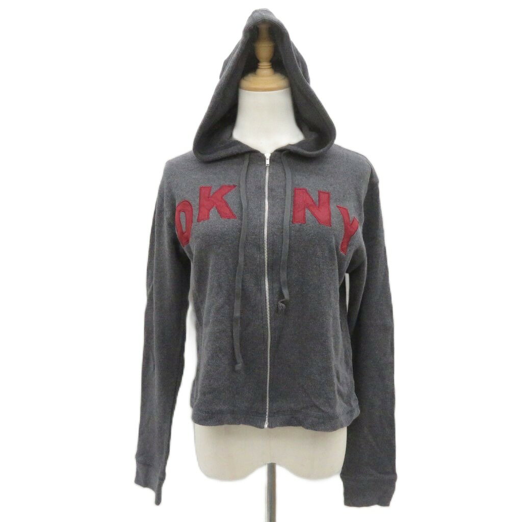 【中古】ダナキャランニューヨーク DKNY ジャケット パーカー 上着 M チャコールグレー フード付き ジップアップ 長袖 /HO65 ■GY59 レディース 【ベクトル 古着】 260630ブランドダナキャランニューヨーク DKNY表記サイズM実寸サイズ肩幅：41cm　身幅：48cm　着丈：50cm　袖丈：60cm　　素材コットン 色チャコールグレー仕様フロントジップアップ 伸縮性なし 透け感なし状態この商品には下記のようなダメージがあります。 ・裾部分にヨレ ※全体的に中古品としての使用感とダメージがありますが、通常使用には支障のない商品です。 掲載写真や記載内容をご確認いただき、ご理解の上ご購入ください。備考会社名なし商品のお問い合わせの回答を休止しております。＊各商品ページの商品詳細等をご確認の上ご購入ください。【中古】ダナキャランニューヨーク DKNY ジャケット パーカー 上着 M チャコールグレー フード付き ジップアップ 長袖 /HO65 ■GY59 レディース 【ベクトル 古着】 260630状態ランク　”B”詳細については、下記および「状態ランクについて」ページをご覧ください。未使用・新品の商品ほぼ新品同様の商品使用感が少なく、かなり状態の良い商品使用感はあるが、傷や汚れの少ない商品使用感の他、傷や汚れが見られる商品かなり大きな傷みがある難あり商品※S〜CランクはUSED品となりますので、使用感をご理解の上でご入札下さい。状態ランクについてinformationブランドダナキャランニューヨーク DKNY表記サイズM実寸サイズ肩幅：41cm　身幅：48cm　着丈：50cm　袖丈：60cm　　素材コットン 色チャコールグレー仕様フロントジップアップ 伸縮性なし 透け感なし状態この商品には下記のようなダメージがあります。 ・裾部分にヨレ ※全体的に中古品としての使用感とダメージがありますが、通常使用には支障のない商品です。 掲載写真や記載内容をご確認いただき、ご理解の上ご購入ください。備考会社名なし商品のお問い合わせの回答を休止しております。＊各商品ページの商品詳細等をご確認の上ご購入ください。本商品は一点物です他サイトや店舗にて販売している商品です。多少のお時間差にて欠品になることもございます。予めご了承頂ますようお願い致します。ベクトル・サイズガイドはこちらこの商品と同じブランドの商品を見る