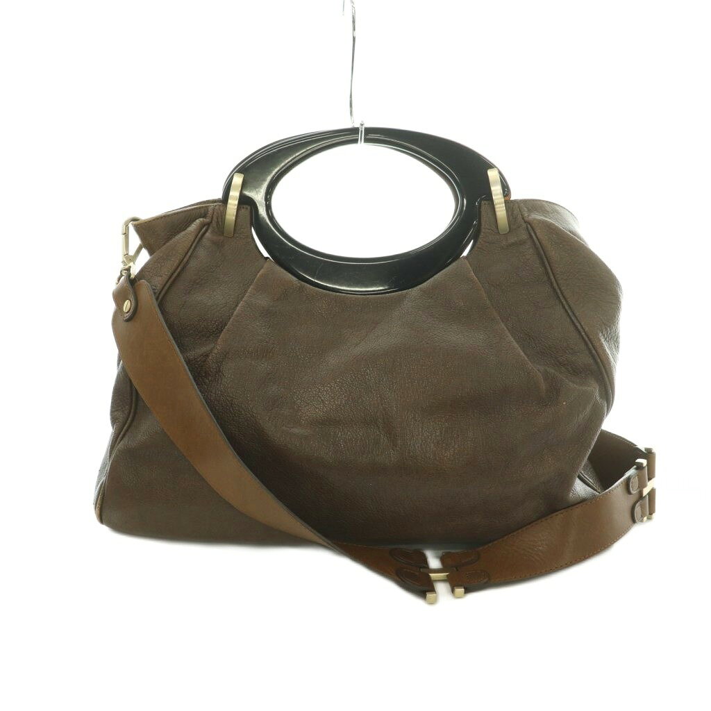 【中古】マルニ MARNI 2WAY ハンドバッグ ショルダーバッグ レザー 茶 ブラウン /MI ■GY53 レディース 【ベクトル 古着】 260701ブランドマルニ MARNI表記サイズ表記なし実寸サイズ持ち手の長さ：26.5cm　ヨコ：38cm　タテ：22.5-28.5cm　マチ：6cm　ショルダーの長さ：86cm　　素材レザー色茶 ブラウン状態全体にスレ、生地の劣化がございます。 また内側にペン汚れがございます。 ※全体的に中古品としての使用感とダメージがありますが、通常使用には支障のない商品です。 掲載写真や記載内容をご確認いただき、ご理解の上ご購入ください。付属品付属品なし備考品番なし商品のお問い合わせの回答を休止しております。＊各商品ページの商品詳細等をご確認の上ご購入ください。【中古】マルニ MARNI 2WAY ハンドバッグ ショルダーバッグ レザー 茶 ブラウン /MI ■GY53 レディース 【ベクトル 古着】 260701状態ランク　”B”詳細については、下記および「状態ランクについて」ページをご覧ください。未使用・新品の商品ほぼ新品同様の商品使用感が少なく、かなり状態の良い商品使用感はあるが、傷や汚れの少ない商品使用感の他、傷や汚れが見られる商品かなり大きな傷みがある難あり商品※S〜CランクはUSED品となりますので、使用感をご理解の上でご入札下さい。状態ランクについてinformationブランドマルニ MARNI表記サイズ表記なし実寸サイズ持ち手の長さ：26.5cm　ヨコ：38cm　タテ：22.5-28.5cm　マチ：6cm　ショルダーの長さ：86cm　　素材レザー色茶 ブラウン状態全体にスレ、生地の劣化がございます。 また内側にペン汚れがございます。 ※全体的に中古品としての使用感とダメージがありますが、通常使用には支障のない商品です。 掲載写真や記載内容をご確認いただき、ご理解の上ご購入ください。付属品付属品なし備考品番なし商品のお問い合わせの回答を休止しております。＊各商品ページの商品詳細等をご確認の上ご購入ください。本商品は一点物です他サイトや店舗にて販売している商品です。多少のお時間差にて欠品になることもございます。予めご了承頂ますようお願い致します。ベクトル・サイズガイドはこちらこの商品と同じブランドの商品を見る