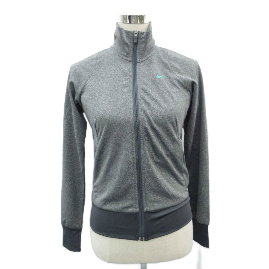 【中古】ナイキ NIKE スポーツウエア ブルゾンジャケット ミドル丈 S グレー スタンドカラー ジップアップ /SY50 ■GY70 レディース 【ベクトル 古着】 260807ブランドナイキ NIKE表記サイズS実寸サイズ肩幅：25cm　身幅：43cm　着丈：59cm　袖丈：66cm　　素材ポリエステル色グレー仕様伸縮性あり状態使用感が少なく、かなり状態の良い商品です。 ※あくまでも中古品ですので掲載写真や記載内容をご確認いただき、ご理解の上ご購入ください。備考株式会社ナイキジャパン商品のお問い合わせの回答を休止しております。＊各商品ページの商品詳細等をご確認の上ご購入ください。【中古】ナイキ NIKE スポーツウエア ブルゾンジャケット ミドル丈 S グレー スタンドカラー ジップアップ /SY50 ■GY70 レディース 【ベクトル 古着】 260807状態ランク　”A”詳細については、下記および「状態ランクについて」ページをご覧ください。未使用・新品の商品ほぼ新品同様の商品使用感が少なく、かなり状態の良い商品使用感はあるが、傷や汚れの少ない商品使用感の他、傷や汚れが見られる商品かなり大きな傷みがある難あり商品※S〜CランクはUSED品となりますので、使用感をご理解の上でご入札下さい。状態ランクについてinformationブランドナイキ NIKE表記サイズS実寸サイズ肩幅：25cm　身幅：43cm　着丈：59cm　袖丈：66cm　　素材ポリエステル色グレー仕様伸縮性あり状態使用感が少なく、かなり状態の良い商品です。 ※あくまでも中古品ですので掲載写真や記載内容をご確認いただき、ご理解の上ご購入ください。備考株式会社ナイキジャパン商品のお問い合わせの回答を休止しております。＊各商品ページの商品詳細等をご確認の上ご購入ください。本商品は一点物です他サイトや店舗にて販売している商品です。多少のお時間差にて欠品になることもございます。予めご了承頂ますようお願い致します。ベクトル・サイズガイドはこちらこの商品と同じブランドの商品を見る