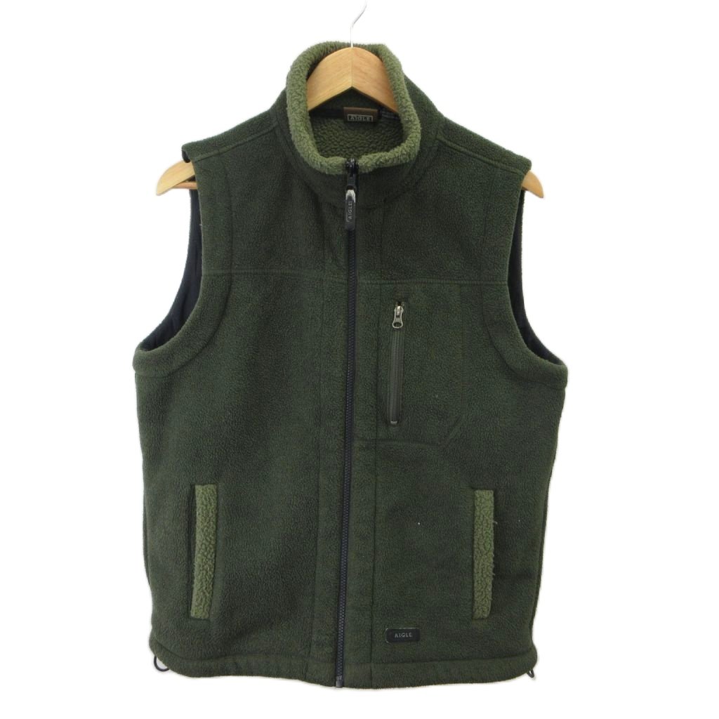 【中古】エーグル AIGLE フリースベスト M カーキ ジップアップ ハイネック /RY ■GY75 メンズ 【ベクトル 古着】 260810ブランドエーグル AIGLE表記サイズM実寸サイズ身幅：54cm　着丈：67cm　　素材ポリエステル色カーキ状態ポケットと後ろの裾付近に毛玉が見られ、ジッパー引き手のロゴ部分に擦れが見られますが、その他に目立ったダメージはなく、問題なくご使用いただける商品です。 ※あくまでも中古品ですので掲載写真や記載内容をご確認いただき、ご理解の上ご購入ください。商品のお問い合わせの回答を休止しております。＊各商品ページの商品詳細等をご確認の上ご購入ください。【中古】エーグル AIGLE フリースベスト M カーキ ジップアップ ハイネック /RY ■GY75 メンズ 【ベクトル 古着】 260810状態ランク　”AB”詳細については、下記および「状態ランクについて」ページをご覧ください。未使用・新品の商品ほぼ新品同様の商品使用感が少なく、かなり状態の良い商品使用感はあるが、傷や汚れの少ない商品使用感の他、傷や汚れが見られる商品かなり大きな傷みがある難あり商品※S〜CランクはUSED品となりますので、使用感をご理解の上でご入札下さい。状態ランクについてinformationブランドエーグル AIGLE表記サイズM実寸サイズ身幅：54cm　着丈：67cm　　素材ポリエステル色カーキ状態ポケットと後ろの裾付近に毛玉が見られ、ジッパー引き手のロゴ部分に擦れが見られますが、その他に目立ったダメージはなく、問題なくご使用いただける商品です。 ※あくまでも中古品ですので掲載写真や記載内容をご確認いただき、ご理解の上ご購入ください。商品のお問い合わせの回答を休止しております。＊各商品ページの商品詳細等をご確認の上ご購入ください。本商品は一点物です他サイトや店舗にて販売している商品です。多少のお時間差にて欠品になることもございます。予めご了承頂ますようお願い致します。ベクトル・サイズガイドはこちらこの商品と同じブランドの商品を見る