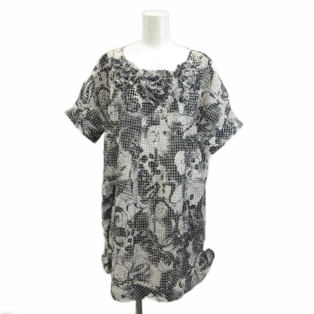 【中古】インゲボルグ INGEBORG インゲボルグ INGEBORG チュニック ブラウス 花柄 チェック柄 半袖 11 黒 ブラック 白 ホワイト モノトーン /KK ■ECD009 レディース 【ベクトル 古着】 260907ブランドインゲボルグ INGEBORG表記サイズ11実寸サイズ身幅：49cm　着丈：80cm　ゆき丈：43cm　　素材綿、ポリエステル色黒 ブラック、白 ホワイト状態首周りに少し汚れがございますが、その他に目立ったダメージはなく、問題なくご使用いただける商品です。 ※あくまでも中古品ですので掲載写真や記載内容をご確認いただき、ご理解の上ご購入ください。備考品番:A2256FBY001 株式会社メルローズ商品のお問い合わせの回答を休止しております。＊各商品ページの商品詳細等をご確認の上ご購入ください。【中古】インゲボルグ INGEBORG インゲボルグ INGEBORG チュニック ブラウス 花柄 チェック柄 半袖 11 黒 ブラック 白 ホワイト モノトーン /KK ■ECD009 レディース 【ベクトル 古着】 260907状態ランク　”AB”詳細については、下記および「状態ランクについて」ページをご覧ください。未使用・新品の商品ほぼ新品同様の商品使用感が少なく、かなり状態の良い商品使用感はあるが、傷や汚れの少ない商品使用感の他、傷や汚れが見られる商品かなり大きな傷みがある難あり商品※S〜CランクはUSED品となりますので、使用感をご理解の上でご入札下さい。状態ランクについてinformationブランドインゲボルグ INGEBORG表記サイズ11実寸サイズ身幅：49cm　着丈：80cm　ゆき丈：43cm　　素材綿、ポリエステル色黒 ブラック、白 ホワイト状態首周りに少し汚れがございますが、その他に目立ったダメージはなく、問題なくご使用いただける商品です。 ※あくまでも中古品ですので掲載写真や記載内容をご確認いただき、ご理解の上ご購入ください。備考品番:A2256FBY001 株式会社メルローズ商品のお問い合わせの回答を休止しております。＊各商品ページの商品詳細等をご確認の上ご購入ください。本商品は一点物です他サイトや店舗にて販売している商品です。多少のお時間差にて欠品になることもございます。予めご了承頂ますようお願い致します。ベクトル・サイズガイドはこちらこの商品と同じブランドの商品を見る