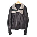 【中古】リックオウエンス Rick Owens Bauhaus Jacket バウハウス ラムファー レザー セミダブル ライダースジャケット 50 黒 ブラック RU02B2768-LGWLZE メンズ 【ベクトル 古着】 240124ブランドリックオウエンス Rick Owens表記サイズIT50実寸サイズ肩幅：47.5cm　身幅：56cm　着丈：63cm　袖丈：71cm　　素材牛革100％色黒 ブラック状態使用感が少なく、かなり状態の良い商品です。備考品番 RU02B2768-LGWLZE商品のお問い合わせの回答を休止しております。＊各商品ページの商品詳細等をご確認の上ご購入ください。【中古】リックオウエンス Rick Owens Bauhaus Jacket バウハウス ラムファー レザー セミダブル ライダースジャケット 50 黒 ブラック RU02B2768-LGWLZE メンズ 【ベクトル 古着】 240124状態ランク　”A”詳細については、下記および「状態ランクについて」ページをご覧ください。未使用・新品の商品ほぼ新品同様の商品使用感が少なく、かなり状態の良い商品使用感はあるが、傷や汚れの少ない商品使用感の他、傷や汚れが見られる商品かなり大きな傷みがある難あり商品※S〜CランクはUSED品となりますので、使用感をご理解の上でご入札下さい。状態ランクについてinformationブランドリックオウエンス Rick Owens表記サイズIT50実寸サイズ肩幅：47.5cm　身幅：56cm　着丈：63cm　袖丈：71cm　　素材牛革100％色黒 ブラック状態使用感が少なく、かなり状態の良い商品です。備考品番 RU02B2768-LGWLZE商品のお問い合わせの回答を休止しております。＊各商品ページの商品詳細等をご確認の上ご購入ください。本商品は一点物です他サイトや店舗にて販売している商品です。多少のお時間差にて欠品になることもございます。予めご了承頂ますようお願い致します。ベクトル・サイズガイドはこちらこの商品と同じブランドの商品を見る