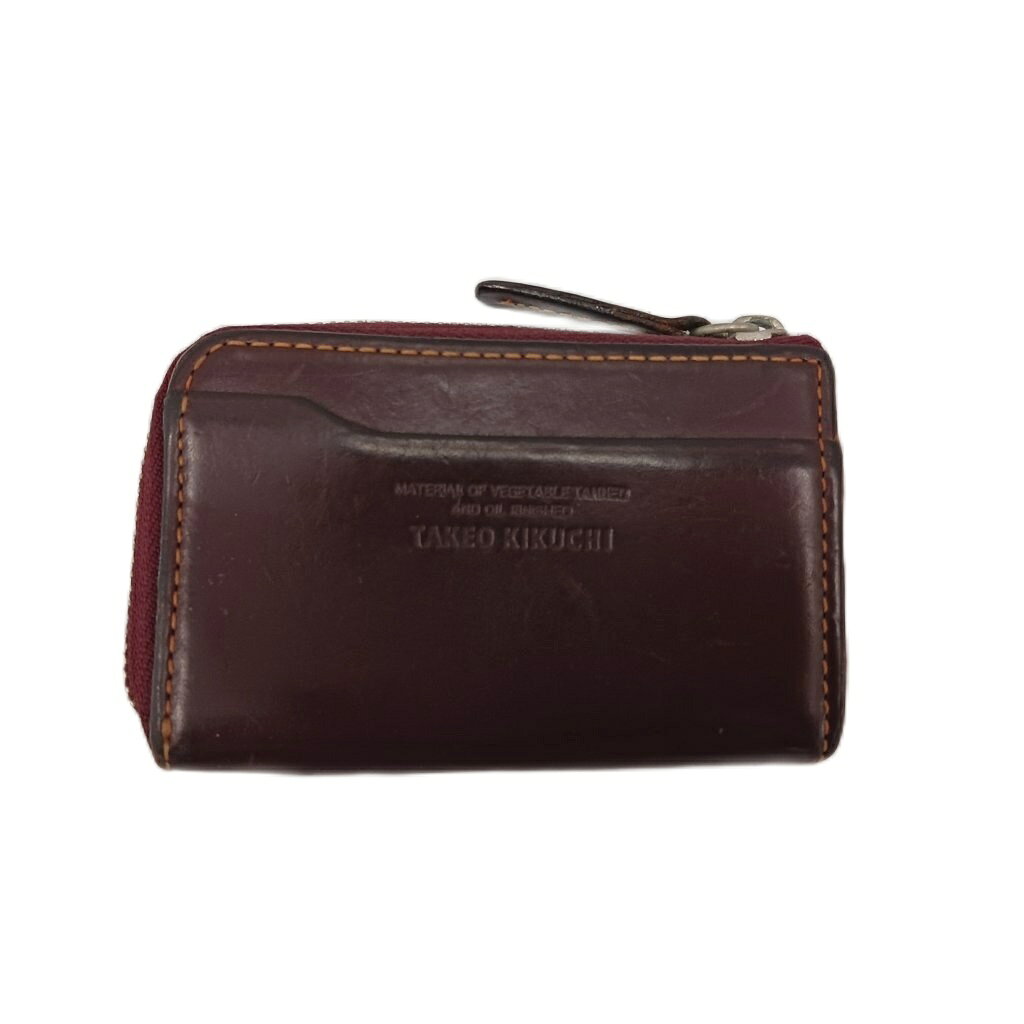 【中古】タケオキクチ TAKEO KIKUCHI 小銭入れ コインケース レザー 茶 ブラウン /AN ■GY99 メンズ 【ベクトル 古着】 260928ブランドタケオキクチ TAKEO KIKUCHI実寸サイズヨコ：約10cm　タテ：約6.5cm　マチ：約1cm　　素材レザー色茶 ブラウン状態内側に汚れがございますが、その他に目立ったダメージはなく、問題なくご使用いただける商品です。 ※あくまでも中古品ですので掲載写真や記載内容をご確認いただき、ご理解の上ご購入ください。付属品なし商品のお問い合わせの回答を休止しております。＊各商品ページの商品詳細等をご確認の上ご購入ください。【中古】タケオキクチ TAKEO KIKUCHI 小銭入れ コインケース レザー 茶 ブラウン /AN ■GY99 メンズ 【ベクトル 古着】 260928状態ランク　”AB”詳細については、下記および「状態ランクについて」ページをご覧ください。未使用・新品の商品ほぼ新品同様の商品使用感が少なく、かなり状態の良い商品使用感はあるが、傷や汚れの少ない商品使用感の他、傷や汚れが見られる商品かなり大きな傷みがある難あり商品※S〜CランクはUSED品となりますので、使用感をご理解の上でご入札下さい。状態ランクについてinformationブランドタケオキクチ TAKEO KIKUCHI実寸サイズヨコ：約10cm　タテ：約6.5cm　マチ：約1cm　　素材レザー色茶 ブラウン状態内側に汚れがございますが、その他に目立ったダメージはなく、問題なくご使用いただける商品です。 ※あくまでも中古品ですので掲載写真や記載内容をご確認いただき、ご理解の上ご購入ください。付属品なし商品のお問い合わせの回答を休止しております。＊各商品ページの商品詳細等をご確認の上ご購入ください。本商品は一点物です他サイトや店舗にて販売している商品です。多少のお時間差にて欠品になることもございます。予めご了承頂ますようお願い致します。ベクトル・サイズガイドはこちらこの商品と同じブランドの商品を見る