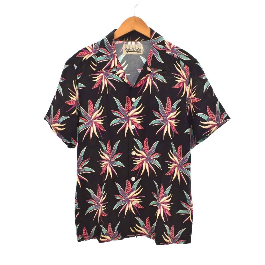 【中古】ワコマリア WACKO MARIA 15SS アロハシャツ マリファナ柄 オープンカラー 開襟 M 黒 ブラック メンズ 【ベクトル 古着】 260905ブランドワコマリア WACKO MARIA表記サイズM実寸サイズ肩幅：42cm　身幅：50.5cm　着丈：66cm　袖丈：22cm　　素材レーヨン色黒 ブラック状態・首周りに汚れ ※全体的に中古品としての使用感とダメージがありますが、通常使用には支障のない商品です。 掲載写真や記載内容をご確認いただき、ご理解の上ご購入ください。商品のお問い合わせの回答を休止しております。＊各商品ページの商品詳細等をご確認の上ご購入ください。【中古】ワコマリア WACKO MARIA 15SS アロハシャツ マリファナ柄 オープンカラー 開襟 M 黒 ブラック メンズ 【ベクトル 古着】 260905状態ランク　”B”詳細については、下記および「状態ランクについて」ページをご覧ください。未使用・新品の商品ほぼ新品同様の商品使用感が少なく、かなり状態の良い商品使用感はあるが、傷や汚れの少ない商品使用感の他、傷や汚れが見られる商品かなり大きな傷みがある難あり商品※S〜CランクはUSED品となりますので、使用感をご理解の上でご入札下さい。状態ランクについてinformationブランドワコマリア WACKO MARIA表記サイズM実寸サイズ肩幅：42cm　身幅：50.5cm　着丈：66cm　袖丈：22cm　　素材レーヨン色黒 ブラック状態・首周りに汚れ ※全体的に中古品としての使用感とダメージがありますが、通常使用には支障のない商品です。 掲載写真や記載内容をご確認いただき、ご理解の上ご購入ください。商品のお問い合わせの回答を休止しております。＊各商品ページの商品詳細等をご確認の上ご購入ください。本商品は一点物です他サイトや店舗にて販売している商品です。多少のお時間差にて欠品になることもございます。予めご了承頂ますようお願い致します。ベクトル・サイズガイドはこちらこの商品と同じブランドの商品を見る