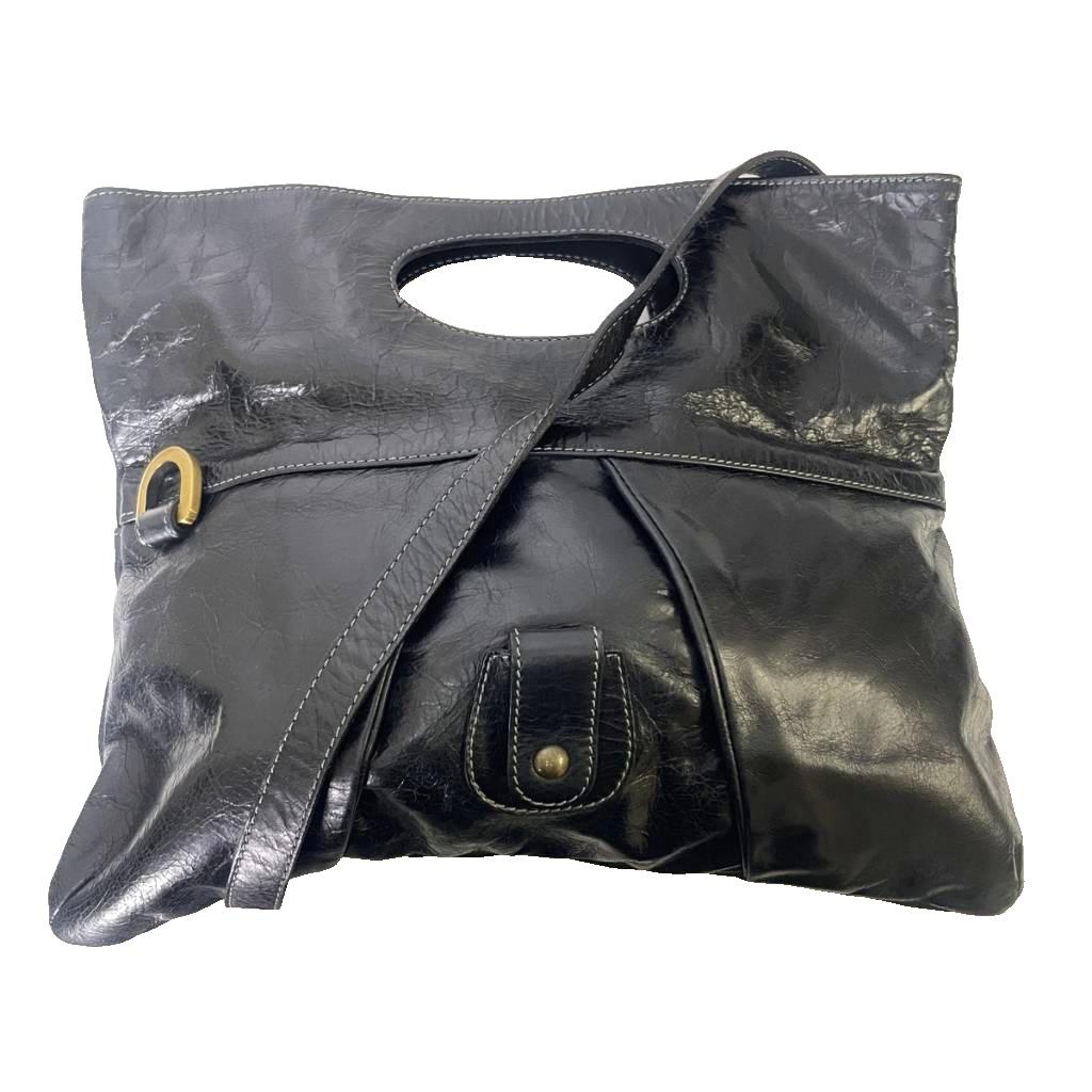 【中古】ミネッリ レナート minelli renato クラッチバッグ セカンドバッグ ショルダーバッグ レザー ブラック ■GY99 【ベクトル 古着】 260427表記サイズ--実寸サイズ持ち手の長さ：--cm　ヨコ：37cm　タテ：31cm　マチ：1cm　ショルダーの長さ：113cm　　素材レザー色ブラック仕様裏地ポケット×3 ショルダーストラップ取り外し可能状態・多少の擦れ、シワあり ・角スレあり その他に目立ったダメージはなく、問題なくご使用いただける商品です。 ※あくまでも中古品ですので掲載写真や記載内容をご確認いただき、ご理解の上ご購入ください。商品のお問い合わせの回答を休止しております。＊各商品ページの商品詳細等をご確認の上ご購入ください。【中古】ミネッリ レナート minelli renato クラッチバッグ セカンドバッグ ショルダーバッグ レザー ブラック ■GY99 【ベクトル 古着】 260427状態ランク　”AB”詳細については、下記および「状態ランクについて」ページをご覧ください。未使用・新品の商品ほぼ新品同様の商品使用感が少なく、かなり状態の良い商品使用感はあるが、傷や汚れの少ない商品使用感の他、傷や汚れが見られる商品かなり大きな傷みがある難あり商品※S〜CランクはUSED品となりますので、使用感をご理解の上でご入札下さい。状態ランクについてinformation表記サイズ--実寸サイズ持ち手の長さ：--cm　ヨコ：37cm　タテ：31cm　マチ：1cm　ショルダーの長さ：113cm　　素材レザー色ブラック仕様裏地ポケット×3 ショルダーストラップ取り外し可能状態・多少の擦れ、シワあり ・角スレあり その他に目立ったダメージはなく、問題なくご使用いただける商品です。 ※あくまでも中古品ですので掲載写真や記載内容をご確認いただき、ご理解の上ご購入ください。商品のお問い合わせの回答を休止しております。＊各商品ページの商品詳細等をご確認の上ご購入ください。本商品は一点物です他サイトや店舗にて販売している商品です。多少のお時間差にて欠品になることもございます。予めご了承頂ますようお願い致します。ベクトル・サイズガイドはこちらこの商品と同じブランドの商品を見る