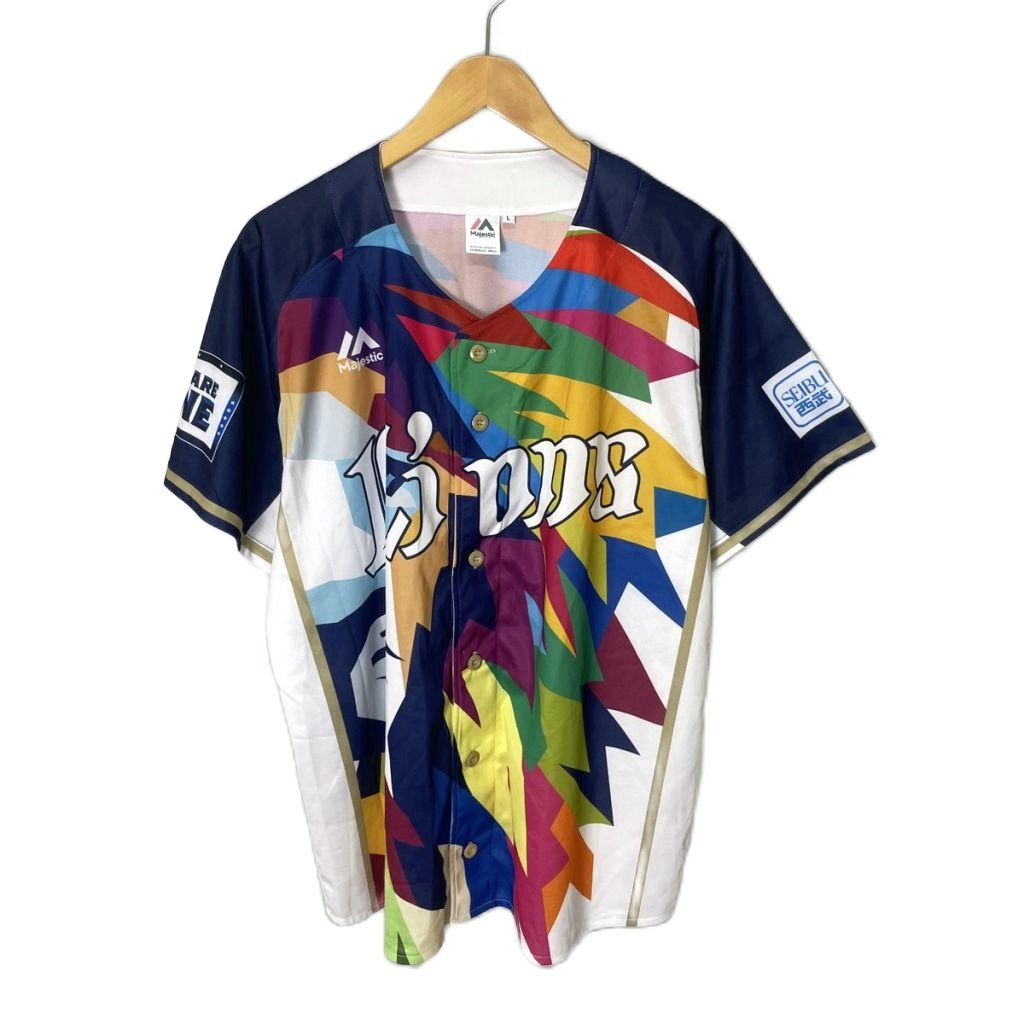 【中古】マジェスティック MAJESTIC 埼玉西武ライオンズ ゲームシャツ ユニフォーム 総柄 半袖 L マルチカラー メンズ 【ベクトル 古着】 260726ブランドマジェスティック MAJESTIC表記サイズL実寸サイズ身幅：64cm　着丈：74cm　ゆき丈：45cm　　素材素材表記の記載なしのため わかりかねます色青 ブルー、黄色 イエロー、赤 レッド、マルチカラー状態・多少の薄汚れあり その他に目立ったダメージはなく、問題なくご使用いただける商品です。 ※あくまでも中古品ですので掲載写真や記載内容をご確認いただき、ご理解の上ご購入ください。商品のお問い合わせの回答を休止しております。＊各商品ページの商品詳細等をご確認の上ご購入ください。【中古】マジェスティック MAJESTIC 埼玉西武ライオンズ ゲームシャツ ユニフォーム 総柄 半袖 L マルチカラー メンズ 【ベクトル 古着】 260726状態ランク　”AB”詳細については、下記および「状態ランクについて」ページをご覧ください。未使用・新品の商品ほぼ新品同様の商品使用感が少なく、かなり状態の良い商品使用感はあるが、傷や汚れの少ない商品使用感の他、傷や汚れが見られる商品かなり大きな傷みがある難あり商品※S〜CランクはUSED品となりますので、使用感をご理解の上でご入札下さい。状態ランクについてinformationブランドマジェスティック MAJESTIC表記サイズL実寸サイズ身幅：64cm　着丈：74cm　ゆき丈：45cm　　素材素材表記の記載なしのため わかりかねます色青 ブルー、黄色 イエロー、赤 レッド、マルチカラー状態・多少の薄汚れあり その他に目立ったダメージはなく、問題なくご使用いただける商品です。 ※あくまでも中古品ですので掲載写真や記載内容をご確認いただき、ご理解の上ご購入ください。商品のお問い合わせの回答を休止しております。＊各商品ページの商品詳細等をご確認の上ご購入ください。本商品は一点物です他サイトや店舗にて販売している商品です。多少のお時間差にて欠品になることもございます。予めご了承頂ますようお願い致します。ベクトル・サイズガイドはこちらこの商品と同じブランドの商品を見る