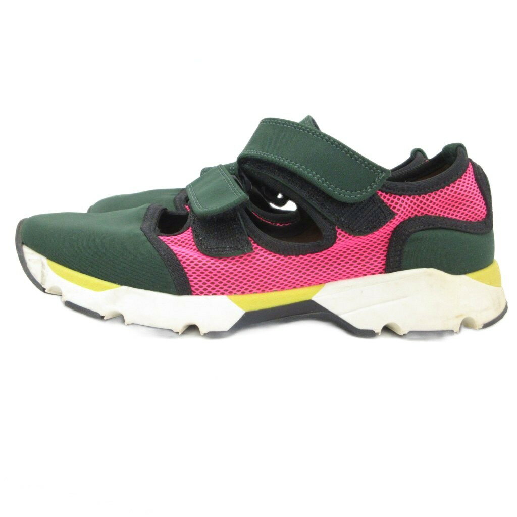 【中古】マルニ MARNI ネオプレン ベルクロスニーカー サンダル シューズ 緑 グリーン レディース 【ベクトル 古着】 251104ブランドマルニ MARNI表記サイズ擦れによる確認不可実寸サイズ最大幅：9cm　アウトソール：27cm　　素材--色緑 グリーン仕様--状態使用に伴う多少の擦れがありますがその他に目立ったダメージはなく、問題なくご使用いただける商品です。 ※あくまでも中古品ですので掲載写真や記載内容をご確認いただき、ご理解の上ご購入ください。付属品なし備考こちらのお品物は店舗で保管しておらず、店頭販売出来かねます。（※お取り寄せも出来かねます）商品のお問い合わせの回答を休止しております。＊各商品ページの商品詳細等をご確認の上ご購入ください。【中古】マルニ MARNI ネオプレン ベルクロスニーカー サンダル シューズ 緑 グリーン レディース 【ベクトル 古着】 251104状態ランク　”AB”詳細については、下記および「状態ランクについて」ページをご覧ください。未使用・新品の商品ほぼ新品同様の商品使用感が少なく、かなり状態の良い商品使用感はあるが、傷や汚れの少ない商品使用感の他、傷や汚れが見られる商品かなり大きな傷みがある難あり商品※S〜CランクはUSED品となりますので、使用感をご理解の上でご入札下さい。状態ランクについてinformationブランドマルニ MARNI表記サイズ擦れによる確認不可実寸サイズ最大幅：9cm　アウトソール：27cm　　素材--色緑 グリーン仕様--状態使用に伴う多少の擦れがありますがその他に目立ったダメージはなく、問題なくご使用いただける商品です。 ※あくまでも中古品ですので掲載写真や記載内容をご確認いただき、ご理解の上ご購入ください。付属品なし備考こちらのお品物は店舗で保管しておらず、店頭販売出来かねます。（※お取り寄せも出来かねます）商品のお問い合わせの回答を休止しております。＊各商品ページの商品詳細等をご確認の上ご購入ください。本商品は一点物です他サイトや店舗にて販売している商品です。多少のお時間差にて欠品になることもございます。予めご了承頂ますようお願い致します。ベクトル・サイズガイドはこちらこの商品と同じブランドの商品を見る