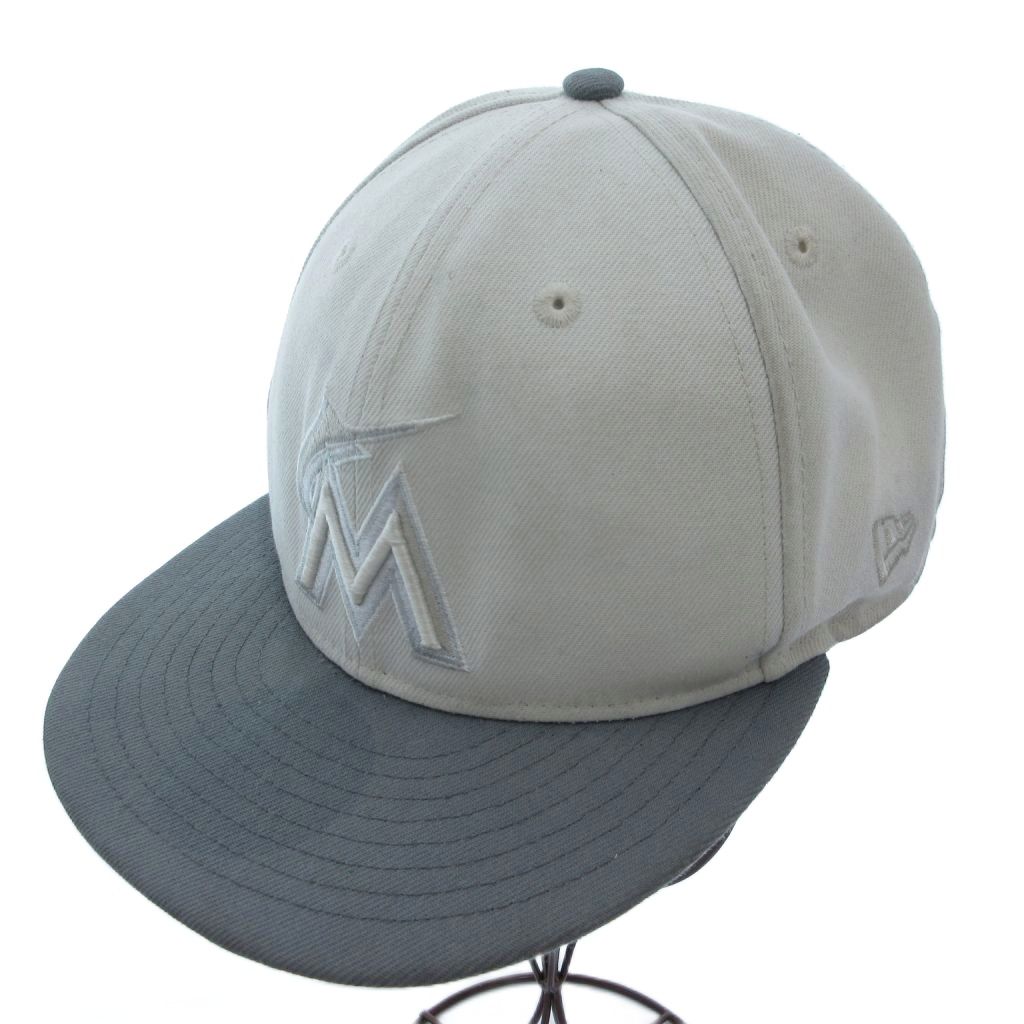 【中古】ニューエラ NEW ERA キャップ 帽子 グレー ロゴ刺繍 フラットバイザー /TQ ■GY99 メンズ 【ベクトル 古着】 260508ブランドニューエラ NEW ERA表記サイズ57.7cm実寸サイズつば：7cm　頭周り：55cm　　素材本体・つば部分 ポリエステル つば裏部分 綿 刺しゅう部分 ポリエステル 色グレー状態・外側頭周り、その他複数個所に汚れ ・つばのシール欠損 ・内側つば、頭周りに黄ばみ ※使用感の他、上記のようにダメージがある中古品です。掲載写真や記載内容をご確認いただき、ご理解の上ご購入ください。付属品付属品なし、写真に写っている物が全てです。備考ニューエラジャパン合同会社 こちらのお品物は店舗で保管しておらず、店頭販売出来かねます。（※お取り寄せも出来かねます）商品のお問い合わせの回答を休止しております。＊各商品ページの商品詳細等をご確認の上ご購入ください。【中古】ニューエラ NEW ERA キャップ 帽子 グレー ロゴ刺繍 フラットバイザー /TQ ■GY99 メンズ 【ベクトル 古着】 260508状態ランク　”C”詳細については、下記および「状態ランクについて」ページをご覧ください。未使用・新品の商品ほぼ新品同様の商品使用感が少なく、かなり状態の良い商品使用感はあるが、傷や汚れの少ない商品使用感の他、傷や汚れが見られる商品かなり大きな傷みがある難あり商品※S〜CランクはUSED品となりますので、使用感をご理解の上でご入札下さい。状態ランクについてinformationブランドニューエラ NEW ERA表記サイズ57.7cm実寸サイズつば：7cm　頭周り：55cm　　素材本体・つば部分 ポリエステル つば裏部分 綿 刺しゅう部分 ポリエステル 色グレー状態・外側頭周り、その他複数個所に汚れ ・つばのシール欠損 ・内側つば、頭周りに黄ばみ ※使用感の他、上記のようにダメージがある中古品です。掲載写真や記載内容をご確認いただき、ご理解の上ご購入ください。付属品付属品なし、写真に写っている物が全てです。備考ニューエラジャパン合同会社 こちらのお品物は店舗で保管しておらず、店頭販売出来かねます。（※お取り寄せも出来かねます）商品のお問い合わせの回答を休止しております。＊各商品ページの商品詳細等をご確認の上ご購入ください。本商品は一点物です他サイトや店舗にて販売している商品です。多少のお時間差にて欠品になることもございます。予めご了承頂ますようお願い致します。ベクトル・サイズガイドはこちらこの商品と同じブランドの商品を見る