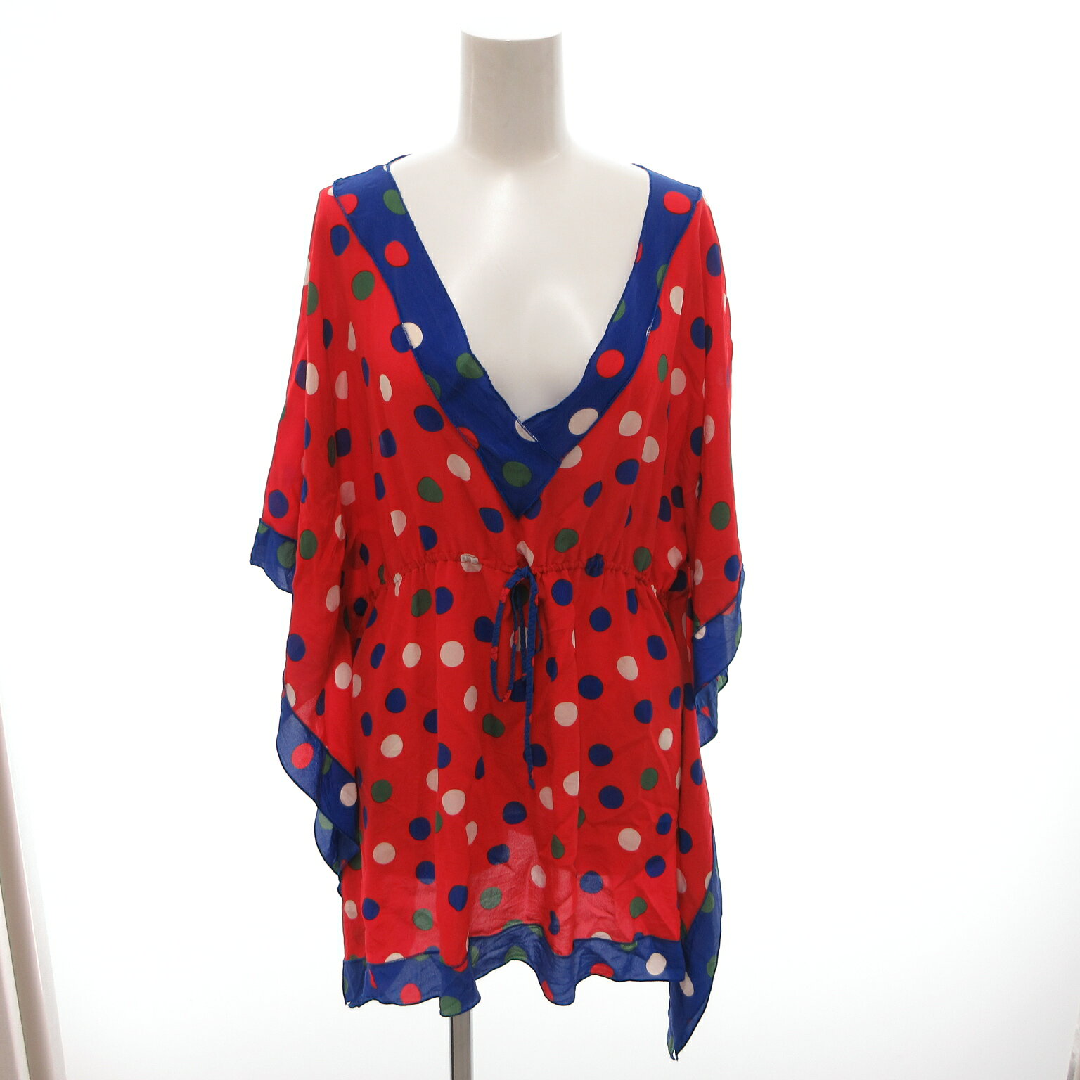 【中古】ミッソーニ MISSONI シャツ ブラウス ドット 半袖 S 赤 レッド /FF レディース 【ベクトル 古着】 260707ブランドミッソーニ MISSONI表記サイズS実寸サイズ着丈66cm　素材素材表記なし色赤 レッド 状態・襟に擦れ その他に目立ったダメージはなく、問題なくご使用いただける商品です。 ※あくまでも中古品ですので掲載写真や記載内容をご確認いただき、ご理解の上ご購入ください。備考こちらのお品物は店舗で保管しておらず、店頭販売出来かねます。（※お取り寄せも出来かねます）商品のお問い合わせの回答を休止しております。＊各商品ページの商品詳細等をご確認の上ご購入ください。【中古】ミッソーニ MISSONI シャツ ブラウス ドット 半袖 S 赤 レッド /FF レディース 【ベクトル 古着】 260707状態ランク　”AB”詳細については、下記および「状態ランクについて」ページをご覧ください。未使用・新品の商品ほぼ新品同様の商品使用感が少なく、かなり状態の良い商品使用感はあるが、傷や汚れの少ない商品使用感の他、傷や汚れが見られる商品かなり大きな傷みがある難あり商品※S〜CランクはUSED品となりますので、使用感をご理解の上でご入札下さい。状態ランクについてinformationブランドミッソーニ MISSONI表記サイズS実寸サイズ着丈66cm　素材素材表記なし色赤 レッド 状態・襟に擦れ その他に目立ったダメージはなく、問題なくご使用いただける商品です。 ※あくまでも中古品ですので掲載写真や記載内容をご確認いただき、ご理解の上ご購入ください。備考こちらのお品物は店舗で保管しておらず、店頭販売出来かねます。（※お取り寄せも出来かねます）商品のお問い合わせの回答を休止しております。＊各商品ページの商品詳細等をご確認の上ご購入ください。本商品は一点物です他サイトや店舗にて販売している商品です。多少のお時間差にて欠品になることもございます。予めご了承頂ますようお願い致します。ベクトル・サイズガイドはこちらこの商品と同じブランドの商品を見る