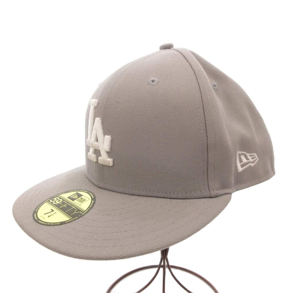 【中古】ニューエラ NEW ERA キャップ 帽子 59FIFTY 7 1/4 グレー ロゴ刺繍 LAドジャース /NL ■IBO100 レディース 【ベクトル 古着】 260726ブランドニューエラ NEW ERA表記サイズ7 1/4実寸サイズつば：7cm　頭周り：58cm　　素材ポリエステル色グレー状態・つば部分に薄い汚れ ・裏側に変色 ※全体的に中古品としての使用感とダメージがありますが、通常使用には支障のない商品です。 掲載写真や記載内容をご確認いただき、ご理解の上ご購入ください。付属品付属品なし、写真に写っている物が全てです。備考ニューエラジャパン合同会社 こちらのお品物は店舗で保管しておらず、店頭販売出来かねます。（※お取り寄せも出来かねます）商品のお問い合わせの回答を休止しております。＊各商品ページの商品詳細等をご確認の上ご購入ください。【中古】ニューエラ NEW ERA キャップ 帽子 59FIFTY 7 1/4 グレー ロゴ刺繍 LAドジャース /NL ■IBO100 レディース 【ベクトル 古着】 260726状態ランク　”B”詳細については、下記および「状態ランクについて」ページをご覧ください。未使用・新品の商品ほぼ新品同様の商品使用感が少なく、かなり状態の良い商品使用感はあるが、傷や汚れの少ない商品使用感の他、傷や汚れが見られる商品かなり大きな傷みがある難あり商品※S〜CランクはUSED品となりますので、使用感をご理解の上でご入札下さい。状態ランクについてinformationブランドニューエラ NEW ERA表記サイズ7 1/4実寸サイズつば：7cm　頭周り：58cm　　素材ポリエステル色グレー状態・つば部分に薄い汚れ ・裏側に変色 ※全体的に中古品としての使用感とダメージがありますが、通常使用には支障のない商品です。 掲載写真や記載内容をご確認いただき、ご理解の上ご購入ください。付属品付属品なし、写真に写っている物が全てです。備考ニューエラジャパン合同会社 こちらのお品物は店舗で保管しておらず、店頭販売出来かねます。（※お取り寄せも出来かねます）商品のお問い合わせの回答を休止しております。＊各商品ページの商品詳細等をご確認の上ご購入ください。本商品は一点物です他サイトや店舗にて販売している商品です。多少のお時間差にて欠品になることもございます。予めご了承頂ますようお願い致します。ベクトル・サイズガイドはこちらこの商品と同じブランドの商品を見る