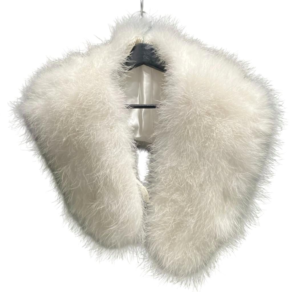 【中古】フェザー ストール feather Stole ティペット 白 ホワイト ■GY99 レディース 【ベクトル 古着】 260326実寸サイズ全長（フリンジ含まず）：約102cm　幅：約19cm　　素材フェザー色白 ホワイト 状態・裏面ポケット付近に薄汚れあり その他に目立ったダメージはなく、問題なくご使用いただける商品です。 ※あくまでも中古品ですので掲載写真や記載内容をご確認いただき、ご理解の上ご購入ください。付属品箱商品のお問い合わせの回答を休止しております。＊各商品ページの商品詳細等をご確認の上ご購入ください。【中古】フェザー ストール feather Stole ティペット 白 ホワイト ■GY99 レディース 【ベクトル 古着】 260326状態ランク　”AB”詳細については、下記および「状態ランクについて」ページをご覧ください。未使用・新品の商品ほぼ新品同様の商品使用感が少なく、かなり状態の良い商品使用感はあるが、傷や汚れの少ない商品使用感の他、傷や汚れが見られる商品かなり大きな傷みがある難あり商品※S〜CランクはUSED品となりますので、使用感をご理解の上でご入札下さい。状態ランクについてinformation実寸サイズ全長（フリンジ含まず）：約102cm　幅：約19cm　　素材フェザー色白 ホワイト 状態・裏面ポケット付近に薄汚れあり その他に目立ったダメージはなく、問題なくご使用いただける商品です。 ※あくまでも中古品ですので掲載写真や記載内容をご確認いただき、ご理解の上ご購入ください。付属品箱商品のお問い合わせの回答を休止しております。＊各商品ページの商品詳細等をご確認の上ご購入ください。本商品は一点物です他サイトや店舗にて販売している商品です。多少のお時間差にて欠品になることもございます。予めご了承頂ますようお願い致します。ベクトル・サイズガイドはこちらこの商品と同じブランドの商品を見る