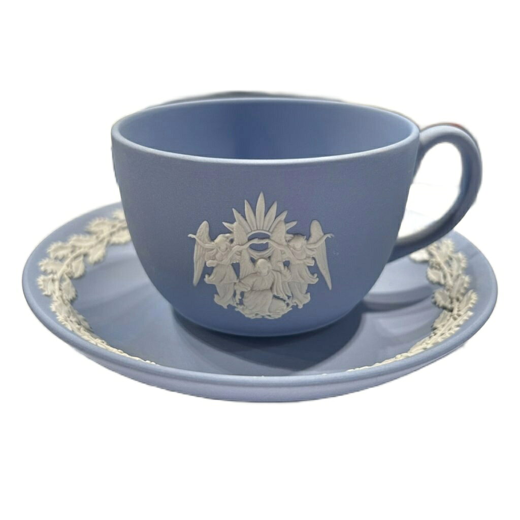 【中古】ウェッジウッド WEDGWOOD 美品 カップ ソーサー セット 青 ブルー ■GY99 メンズ レディース 【ベクトル 古着】 260719ブランドウェッジウッド WEDGWOOD実寸サイズ直径：8cm　口経：28cm　高さ：6cm　ソーサー　直径14cm　色青 ブルー 状態使用感が少なく、かなり状態の良い商品です。 ※あくまでも中古品ですので掲載写真や記載内容をご確認いただき、ご理解の上ご購入ください。商品のお問い合わせの回答を休止しております。＊各商品ページの商品詳細等をご確認の上ご購入ください。【中古】ウェッジウッド WEDGWOOD 美品 カップ ソーサー セット 青 ブルー ■GY99 メンズ レディース 【ベクトル 古着】 260719状態ランク　”A”詳細については、下記および「状態ランクについて」ページをご覧ください。未使用・新品の商品ほぼ新品同様の商品使用感が少なく、かなり状態の良い商品使用感はあるが、傷や汚れの少ない商品使用感の他、傷や汚れが見られる商品かなり大きな傷みがある難あり商品※S〜CランクはUSED品となりますので、使用感をご理解の上でご入札下さい。状態ランクについてinformationブランドウェッジウッド WEDGWOOD実寸サイズ直径：8cm　口経：28cm　高さ：6cm　ソーサー　直径14cm　色青 ブルー 状態使用感が少なく、かなり状態の良い商品です。 ※あくまでも中古品ですので掲載写真や記載内容をご確認いただき、ご理解の上ご購入ください。商品のお問い合わせの回答を休止しております。＊各商品ページの商品詳細等をご確認の上ご購入ください。本商品は一点物です他サイトや店舗にて販売している商品です。多少のお時間差にて欠品になることもございます。予めご了承頂ますようお願い致します。ベクトル・サイズガイドはこちらこの商品と同じブランドの商品を見る