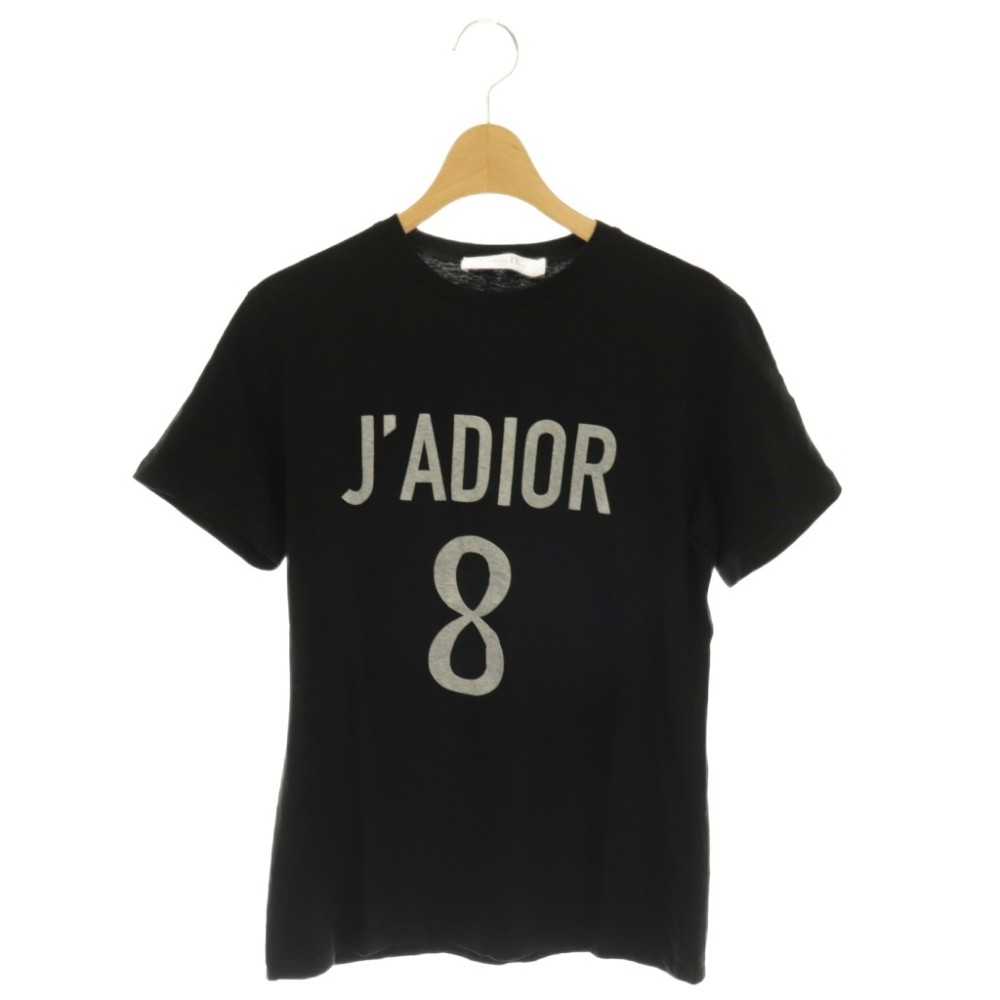 【中古】クリスチャンディオール Christian Dior J'ADIOR 8 Tシャツ カットソー 半袖 リネン混 XS 黒 843T03TC428 /NR ■OS レディース 【ベクトル 古着】 260721ブランドクリスチャンディオール Christian Dior表記サイズXS実寸サイズ肩幅：38cm　身幅：44cm　着丈：60cm　袖丈：17.5cm　　素材綿、麻色黒 ブラック 状態全体的に毛羽立ちがありますが、その他に目立ったダメージはなく、問題なくご使用いただける商品です。 ※あくまでも中古品ですので掲載写真や記載内容をご確認いただき、ご理解の上ご購入ください。備考・843T03TC428 ・クリスチャン・ディオール（株）商品のお問い合わせの回答を休止しております。＊各商品ページの商品詳細等をご確認の上ご購入ください。【中古】クリスチャンディオール Christian Dior J'ADIOR 8 Tシャツ カットソー 半袖 リネン混 XS 黒 843T03TC428 /NR ■OS レディース 【ベクトル 古着】 260721状態ランク　”AB”詳細については、下記および「状態ランクについて」ページをご覧ください。未使用・新品の商品ほぼ新品同様の商品使用感が少なく、かなり状態の良い商品使用感はあるが、傷や汚れの少ない商品使用感の他、傷や汚れが見られる商品かなり大きな傷みがある難あり商品※S〜CランクはUSED品となりますので、使用感をご理解の上でご入札下さい。状態ランクについてinformationブランドクリスチャンディオール Christian Dior表記サイズXS実寸サイズ肩幅：38cm　身幅：44cm　着丈：60cm　袖丈：17.5cm　　素材綿、麻色黒 ブラック 状態全体的に毛羽立ちがありますが、その他に目立ったダメージはなく、問題なくご使用いただける商品です。 ※あくまでも中古品ですので掲載写真や記載内容をご確認いただき、ご理解の上ご購入ください。備考・843T03TC428 ・クリスチャン・ディオール（株）商品のお問い合わせの回答を休止しております。＊各商品ページの商品詳細等をご確認の上ご購入ください。本商品は一点物です他サイトや店舗にて販売している商品です。多少のお時間差にて欠品になることもございます。予めご了承頂ますようお願い致します。ベクトル・サイズガイドはこちらこの商品と同じブランドの商品を見る