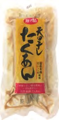 原料は国産の契約農家で特別栽培した大根、米ぬか、とうがらし、伝統海塩「海の精」のみ。いまや稀少な天日干し・天然発酵法の本格たくあんです。原材料：だいこん（宮崎県）、漬け原材料［米ぬか、食塩、とうがらし］内容量：1個　数量：10パック　製造販売者：海の精