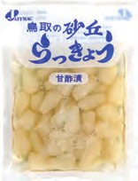 多くの方に愛好されており、繊維質が柔らかく、快い歯触りが自慢の鳥取砂丘らっきょうを特性の甘酢に漬込みました。原材料：らっきょう、漬け原材料[糖類（三温糖・水あめ）、醸造酢、食塩、はちみつ、酵母液（りんごを含む）]内容量：110g　数量：6パック　製造販売者：ジャフマック