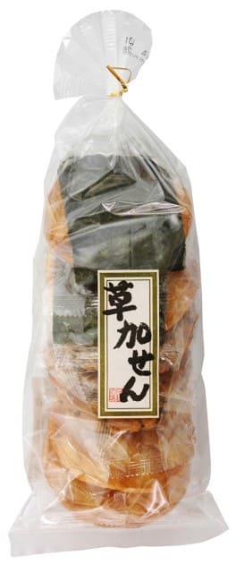 国産のうるち米を蒸しあげ、生地を自然乾燥し、丹念に焼き上げ、本醸造醤油で味付けした本格派草加せんべい。しょうゆ・ごま・のりが各2枚づつ入っていますので、3種類の味が楽しめます。 個包装してあるので、食べやすいです。原材料：うるち米（国産）、胡麻、のり、本醸造醤油（大豆、小麦を含む）、麦芽糖、澱粉内容量：3種類×2枚　数量：8袋　製造者：ムソー