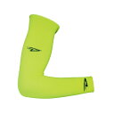 商品詳細 カラー D-Logo Hi-Vis Yellow 素材 49％ リサイクルポリエステル 48％ ナイロン 3% ポリウレタン サイズ S/M（176cm未満 / 72Kg未満） L/XL（176cm以上 / 72Kg以上） CODE(MZ) S/M(ARMNYE101) L/XL(ARMNYE201) JAN S/M(0682864329314) L/XL(0682864329321) ※商品のスペック・パッケージ・デザインは予告なく変更される場合がございます。 　予めご了承ください。DeFeet Armcover D-Logo Hi-Vis Yellow 縫い目がなく、快適なアームカバー 縫い目がなく伸縮性が高いので、腕からのズレ下がりや圧迫感が少なく長時間のライドでも快適です。 汗や雨で濡れても冷たくならず、肌への張りつき感がないので、肌寒い日や悪天候など多くのシチュエーションでお使いいただけます ≪特徴≫ ・推奨使用気温：1℃〜13℃ ・手首から上腕二頭筋の上までをカバー ・サイクリングやランニング、ハイキングなどにおススメ ・Made in USA