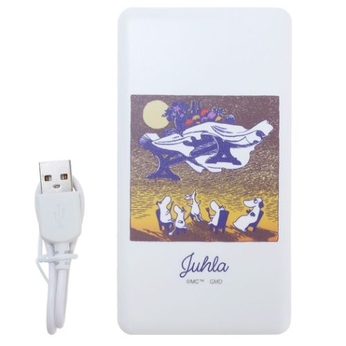 USB出力リチウムイオンポリマー充電器 モバイルバッテリー ムーミン JUHRA 空飛ぶテーブル 北欧 グルマンディーズ PSE適合品 4000mAh おしゃれでかわいいスマホケース＆iPhoneケース大人気[Moomin/ムーミン]グッズにまたまた可愛いnewアイテム登場持ち運びに便利なカード型でPSE規格適合のUSB出力リチウムイオンポリマー充電器電池容量4000mAhのモバイルバッテリーです（スマホ約2回分）2.1A出力の急速充電に対応！microUSB出力コードが本体に収納可。お手持ちのLightningケーブルでの充電も可能(Lightningケーブルは別売り)。電池残量を4段階で表示するインジケータ付き。本体充電用USB-microUSBコードが付属しています。サイズ：約67x125x9mmPSマークの種類：PSE届出事業者名：株式会社グルマンディーズ登録検査機関：モバイルバッテリー(リチウムイオン畜電池に該当)のため記載の必要無し▼