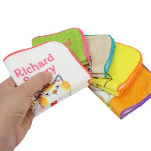 雑貨＆アートの通販店ベルコモンのミニハンドタオル ハンカチタオル ミニタオル リチャードスキャリー チーズカー スモールプラネット 汗拭きタオル 絵本メール便可｜アングル3