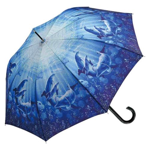 ジャンプ傘 長傘 クリスチャン リース ラッセン ドルフィン シンフォニー ユーパワー CL-03002 洋傘 取寄品普段持ち歩く日用雑貨もお気に入りでそろえよう作家：クリスチャン リース ラッセン/アメリカ男性作家ラッセンのアートをダイナミックに使用したスタイリッシュなジャンプ傘！傘を広げれば、水面を見上げたような神秘的な世界が広がります。サイズ：約φ1030xL870mm（広げた時のサイズ）、親骨の長さ…585mm（8本）重量：約330g素材：かさ生地の組成…ポリエステル100％/リブ…グラスファイバー/スチール/シャフト…スチール/ハンドル…ウッド仕様：木製ハンドル[お取り寄せ]こちらの商品はお取り寄せ商品です。約3日-10日の日数をご了承下さい。▼