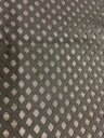 チュールの上にひし形にくりぬいた生地を重ねた生地です。とても軽いので、たっぷりと使ってボリュームを出してもかわいいですね。140巾×156長さ。チュールレース、...
