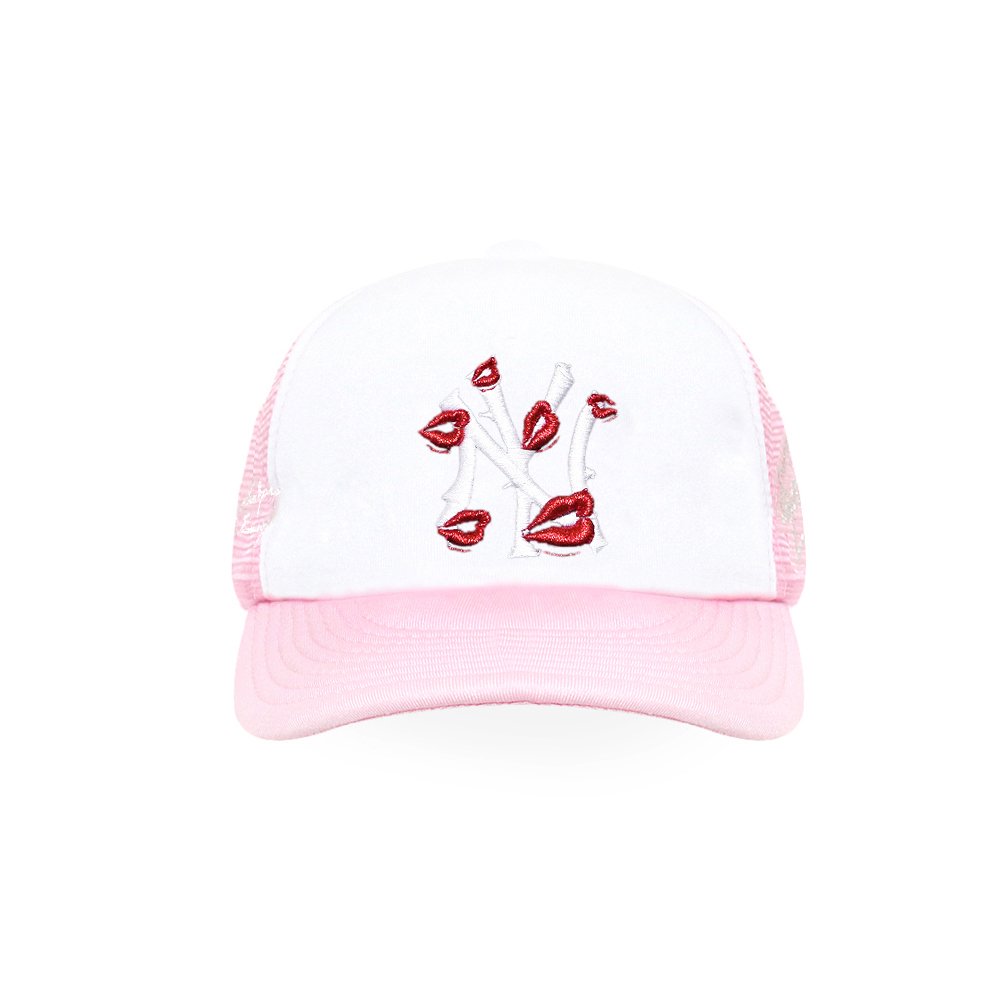 LA ROPA / NY Is Kissing Me Trucker Hat