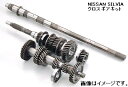 OS技研商品内容 OS クロスギアキット オーバーホール用品 5速クロス用 NISSAN シルビア SR20DET(FR) FS5W71C用 2速ギア (ギア比 1.765) 単品 価格(税別)&nbsp; &nbsp;\ 42,000(スカイラインターボには装着不可)商品詳細 適合メーカー・車種等条件メーカー：NISSAN車種：シルビアエンジン型式：SR20DET（FR） ミッション形式：FS5W71C(スカイラインターボには装着不可の商品です。)追記事項S14ターボ最終型での型取りです。組み込みに関しては、純正マニュアルを参照してください。 (スカイラインターボには装着不可の商品です。) 注) SR20のクロスは、3速クロスと5速クロスの部品の互換性はありません。（部品の組み合わせ流用などは出来ません）また純正との組合せも出来ません。ご注意ください。 商品説明 ハイチューン車のエンジンパワーとトルク特性を有効に引き出すため、様々なテストを繰り返して最適なギア比を設定。 さらに厳選した素材を鍛造し大幅な強度アップも実現。オーバーロードの掛かるギアに関しては、「ハードショットピーニング」処理で 対疲労強度を向上しました。注意 ●この商品はメーカー取り寄せ品となります。●お急ぎの方は購入前にお問い合わせをお願い致します。 ●ご購入前にメーカーホームページで商品を確認して下さい。 ●商品画像はイメージとなります。実際の商品とは異なる場合がございます。予めご了承ください。 ●送料は別途いただいております。配送業者の指定は出来ません。