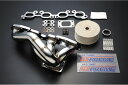 TOMEI EXPREME EXHAUST MANIFOLD SR20DET (R)PS13/S14/S15(193086) 商品内容 商品名：EXPREME EXHAUST MANIFOLD SR20DET (R)PS13/S14/S15(193086) 適用：SR20DET (R)PS13,S14,S15 品番：193086 定価：￥89000(税抜) 備考： ・純正〜各社ポン付タービンに最適 ・(R)PS13へ装着する場合は純正アウトレットパイプと併用ができません。 別途交換が必要です。 FEATURE / SPEC 【エンジンを知るTOMEIが作り上げた究極のSR用エキゾーストマニホールド】 TOMEIエクスプリームシリーズの開発はあくまでも純正交換での性能向上を目的にしており、そのためタービン等の補機類は純正位置での使用を想定しています。 SR20DETの場合、エンジンの排気ポートからタービンまでが非常に近く、もしエキマニを等長にしようとすると4番のパイプなどは排気ポートから出てすぐに垂直近くまで立ち上げなければなりません。 そのようなレイアウトを採用している一般的な等長マニを試作し、純正マニとの比較テストを行ったところ全域に渡って純正を上回るものはなく、上回っているのは高回転域のみそれも一般的には使用しない領域でした。 そこで、結果的にトータルの性能としてはノーマルのほうが優れているという結論に達した東名では、ノーマルの優れている点はそのままに、さらに全域においてノーマルを上回るべくテストを重ね、ついに究極ともいえる物を完成させたのが、このエキゾーストマニホールドです。 ■ 抜群のタービンレスポンス 短かいパイプレイアウトを採用することにより、抜群のタービンレスポンスを獲得 ■ 高回転時でも過度の排圧上昇を防ぎ、理想的な排気効率を得る TOMEI EXPREME SR20用エキゾーストマニホールドはタービン側ポート内部に仕切り板を設け、1番と4番用・2番と3番用に排気ポートを分割しています。シーケンシャル点火のSR20DETの点火順序は1→3→4→2となるため、排気が仕切り板の左右それぞれから交互に排出され集合部で起こりやすい排気干渉を抑えスムーズな排気の流れを実現しています。 ■ サポートステーを装備 サポートステーを装備することで、強度の面でも心配ありません。 ■ EAI機構とブローバイセパレーター【(R)PS13】に完全対応 EAIコントロールバルブ本体を逆さに取り付けし、ホースとパイプ間を延長することにより、位置を変更することなく装着することが可能です。 【キット構成】 マニホールド本体 エキゾーストマニホールドガスケット ターボチャージャーインレットガスケット アイボルトガスケット（オイルライン用） アイボルトガスケット（冷却水用） インレットチューブガスケット ロックプレート スタッドボルト バンテージ バンテージバンド 注意事項 本商品はメーカー様お取り寄せとなります。 メーカー様欠品時2〜3ヶ月以上掛かる場合がございます。 納期が長い等の理由でのキャンセルは受け付け出来かねますのでご注意くださいませ。 ※商品画像はイメージとなります。実際の商品とは異なる場合がございます。予めご了承ください。 ※別途送料頂いております。 配送業者の指定はできません。