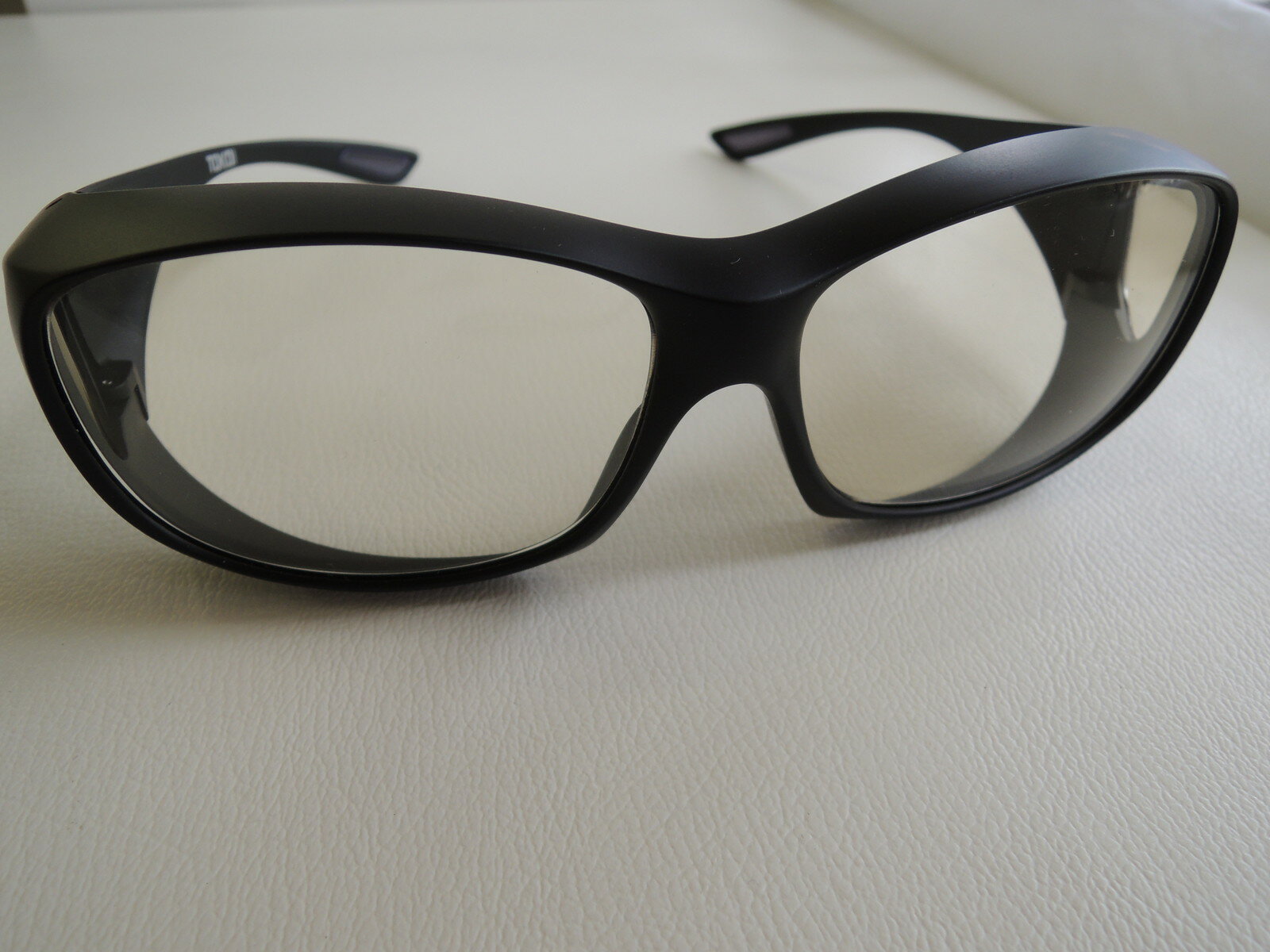 【送料無料】遮光眼鏡オーバーグラス メガネの上から掛けることができます。紫外線、花粉からあなたの目をまもります!