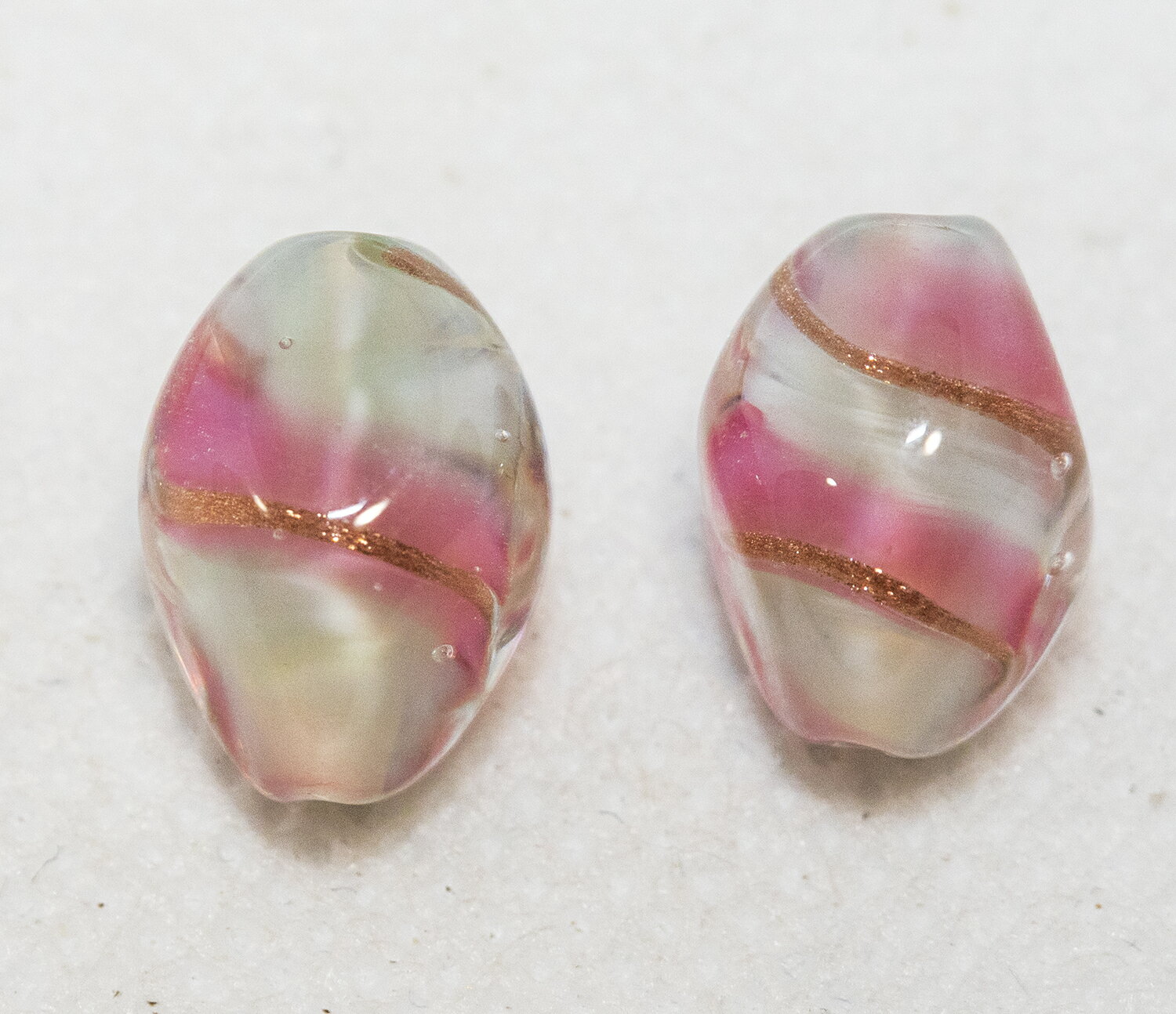 ボヘミアンビーズ チェコパタータ ホワイト＆ピンク 2個 チェコビーズ ビーズパーツ アクセサリーパーツ