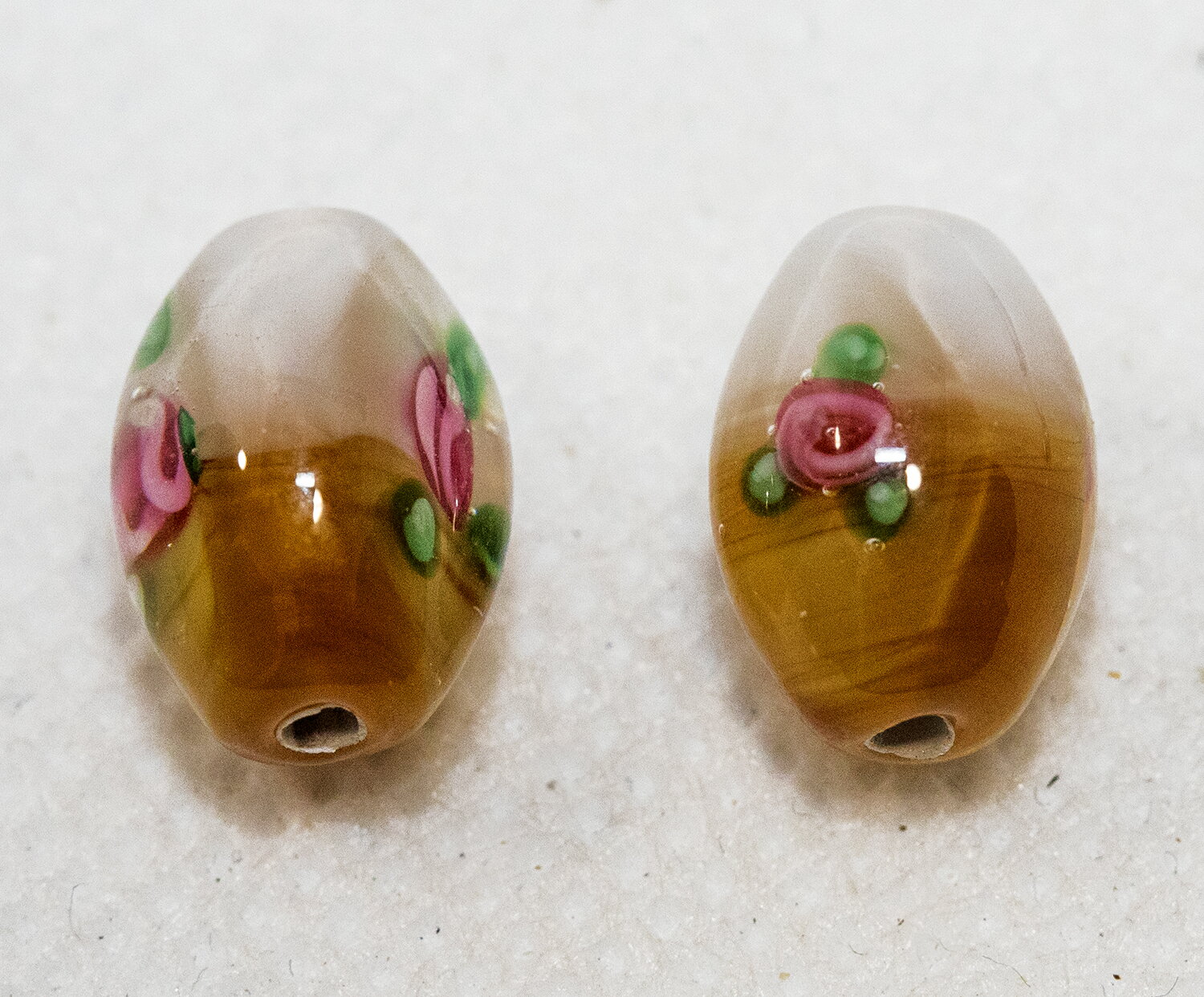 ボヘミアンビーズ チェコローズ ツートン マスタード＆ホワイト オーバル小 2個 チェコビーズ ビーズパーツ アクセサリーパーツ