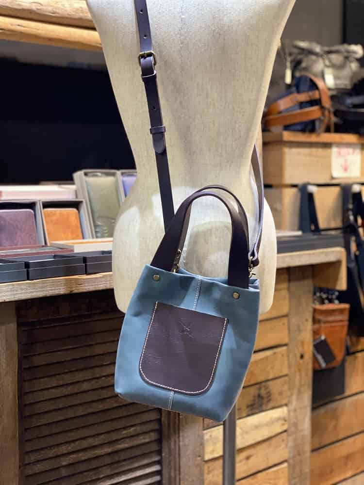 【Ain Soph（アインソフ）】オイルワックス焦がし/パラフィン加工牛革・レザートートバッグ兼ショルダーバッグ※極厚牛ヌメ革ベルト付き・側面マチを折り込んだり出したりして変型可。（ASE1787-HP）レディースバッグ【レザーバッグ革財布専門店Vertigo/ヴァーティゴ】のサムネイル